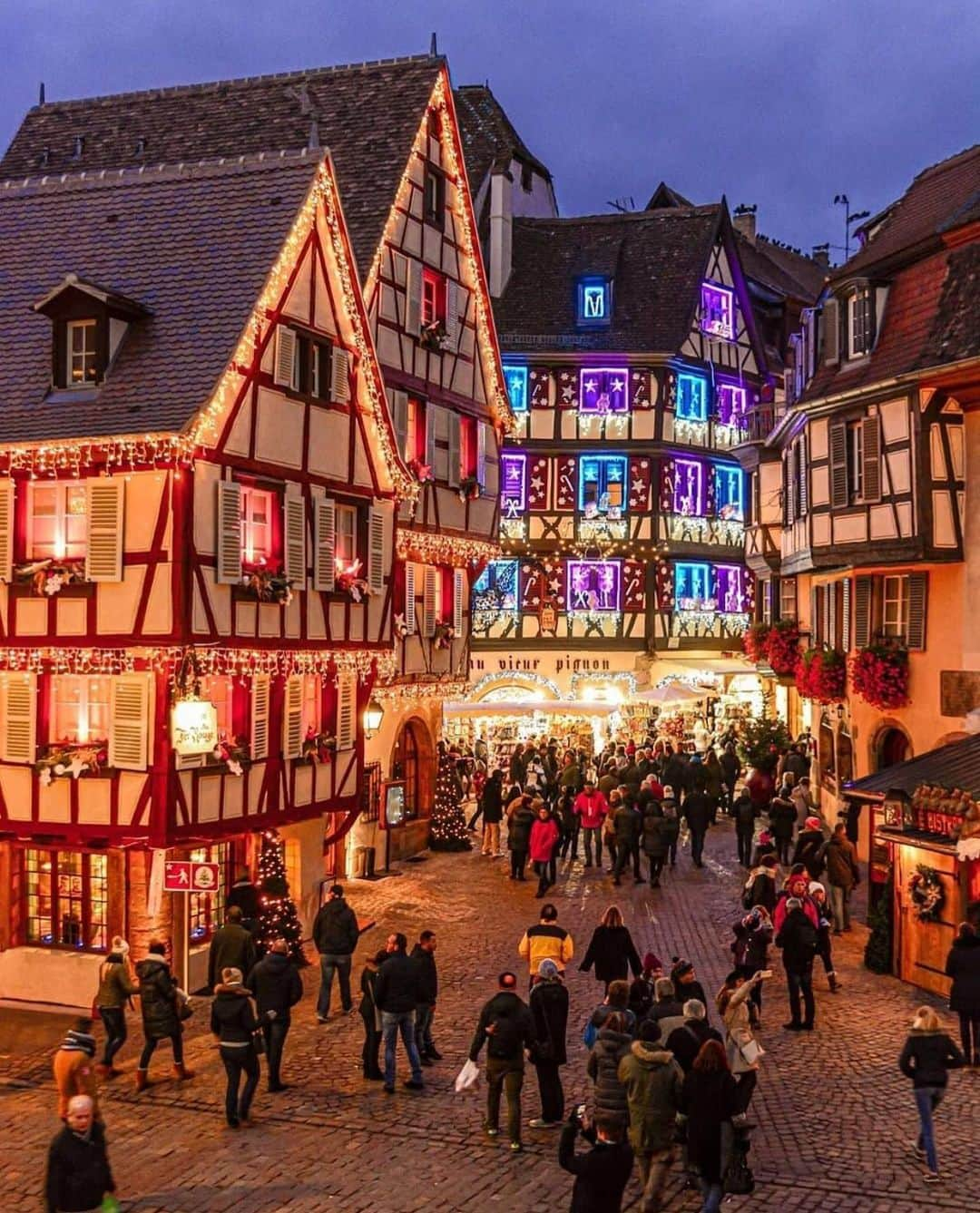 Wonderful Placesさんのインスタグラム写真 - (Wonderful PlacesInstagram)「Christmas time in Colmar - France ✨😍😍😍✨ . Picture by ✨✨@alluring_villages✨✨ #wonderful_places for a feature 💜」11月26日 2時01分 - wonderful_places