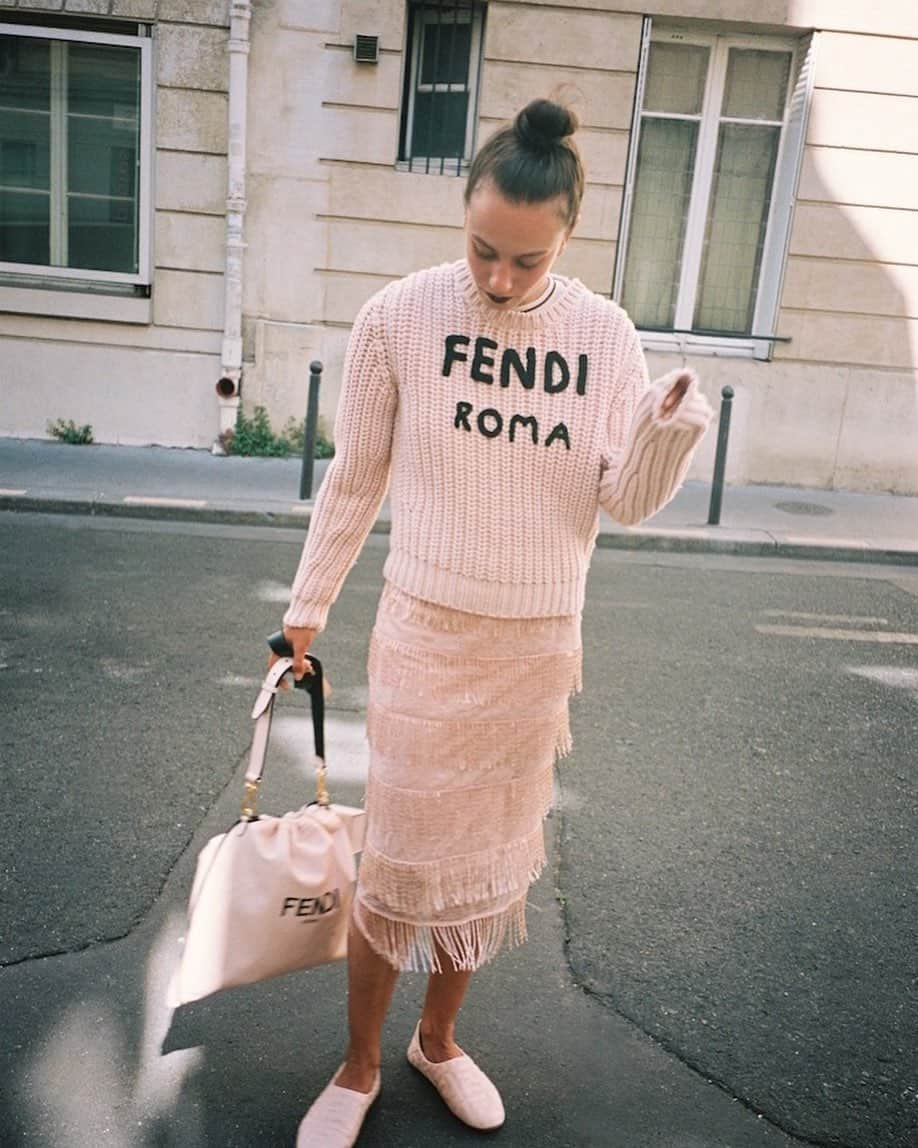 Fendiさんのインスタグラム写真 - (FendiInstagram)「Christmas jumper optional. Discover the #FendiHoliday collection in full at Fendi.com. #FendiGifts」11月26日 2時01分 - fendi