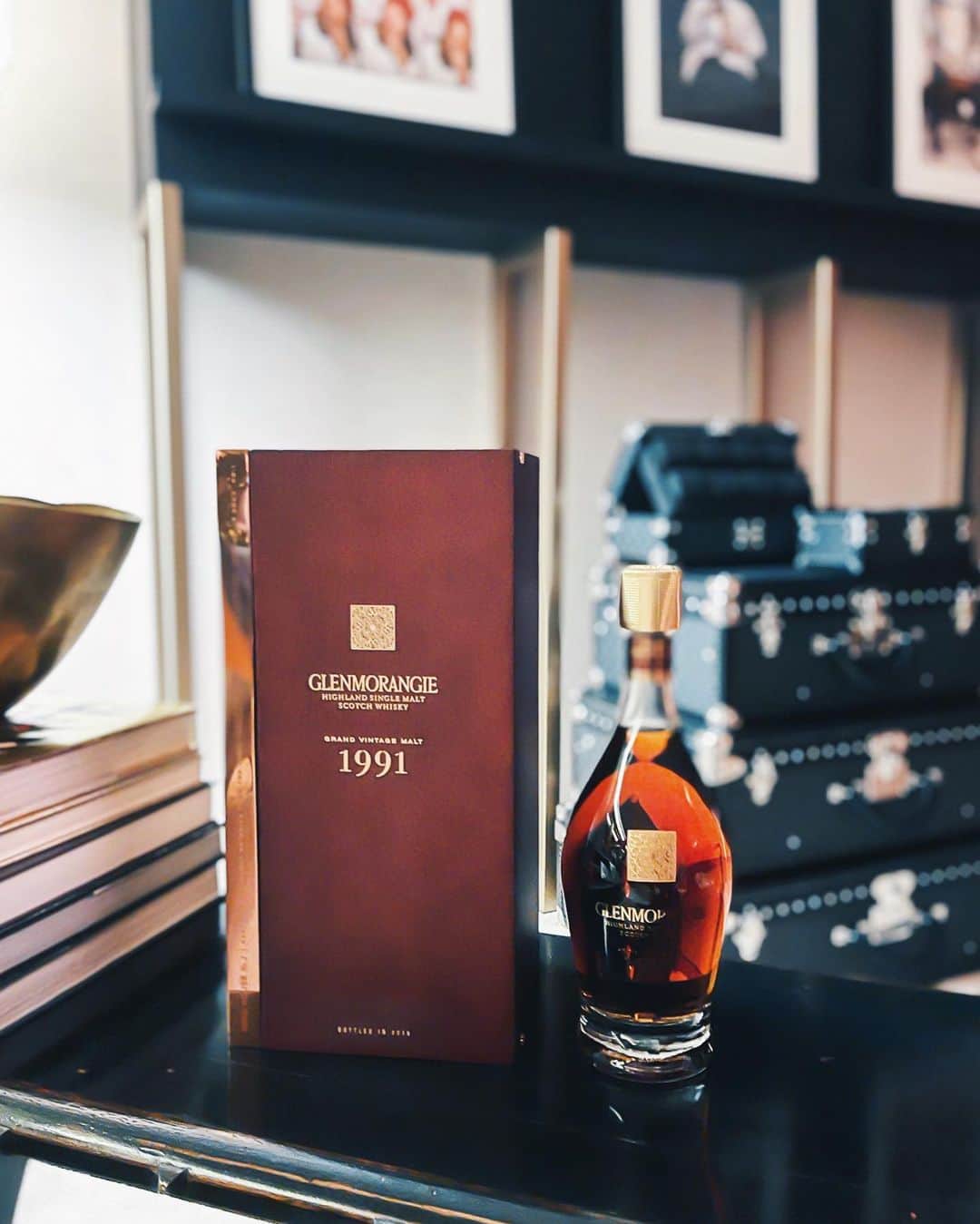 Ruby Kwanさんのインスタグラム写真 - (Ruby KwanInstagram)「#Throwback to last week, tasting all the @Glenmorangie Prestige Range whiskies at the #TatlerHouse. Highlight of the day was the #Glenmorangie Truffle Oak Reserve, which was crafted 10 years in Bourbon casks and another 16 years in truffle oak casks. These truffle oak were sourced from the Germany’s Black Forest where all the truffles were grown together with the oak. Only 1000 bottles of this rare 26-years-old whisky exist, and only 12 bottles left in Hong Kong. The taste was so rich and strong. Just a sip can already experience the complexity of this rare old whisky. 🥃 #rougeclosetlifestyle #GlenmorangieTruffleOakReserve #GlenmorangieGrandVintageMalt1991 #GlenmorangieGrandVintageMalt1996」11月26日 2時03分 - rougecloset