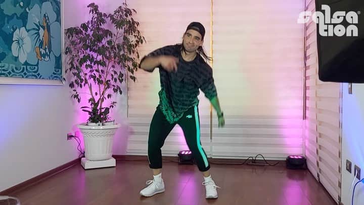 クラウディオ・リースのインスタグラム：「Otro trabajo de #BodyControl para @salsationfitness   Canción #Mala de @iambeckyg y @pitbull @delaghetto   @barbarasoto_sch @crisantivil @ingrid_schmaelzle @ingrid_schmaelzle_salsation   Ya la bailo en clases online 🔥🔥🔥  #klaudioreies @reies.tv」