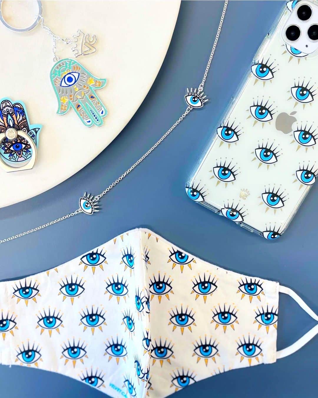 VELVETCAVIARさんのインスタグラム写真 - (VELVETCAVIARInstagram)「Ward off the bad vibes of 2020 with our Evil Eye Collection! 💙✨ Shop our Early Access Black Friday Sale for up to 40% off! Ending soon! #velvetcaviar」11月26日 2時05分 - velvetcaviar