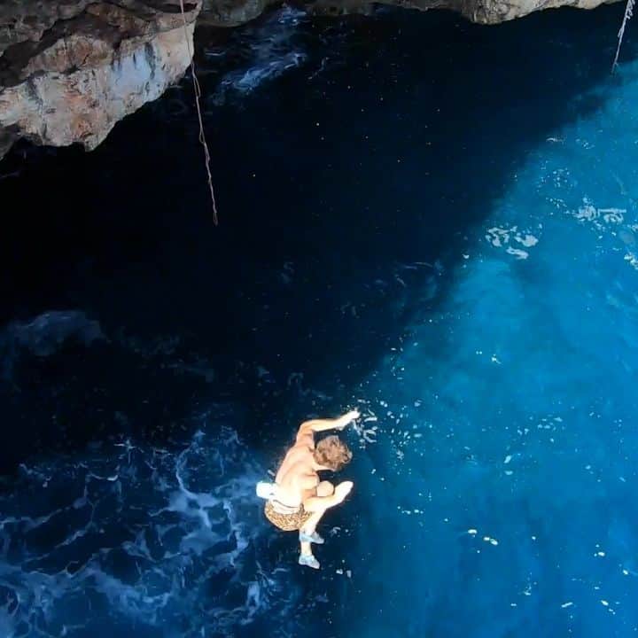 ミレーのインスタグラム：「"OH SH*T!" This one came from within.  Well if you want to see this one in its natural environment but also a lot of nice Deep Water Solo climbs completed by @nilsfavre during his latest trip to Mallorca, make sure to check out his account and his YouTube channel.  And yep we know, it's not the exact time when you expect to see DWS climbing on social medias but we had to share this one!  #MilletRiseUp」