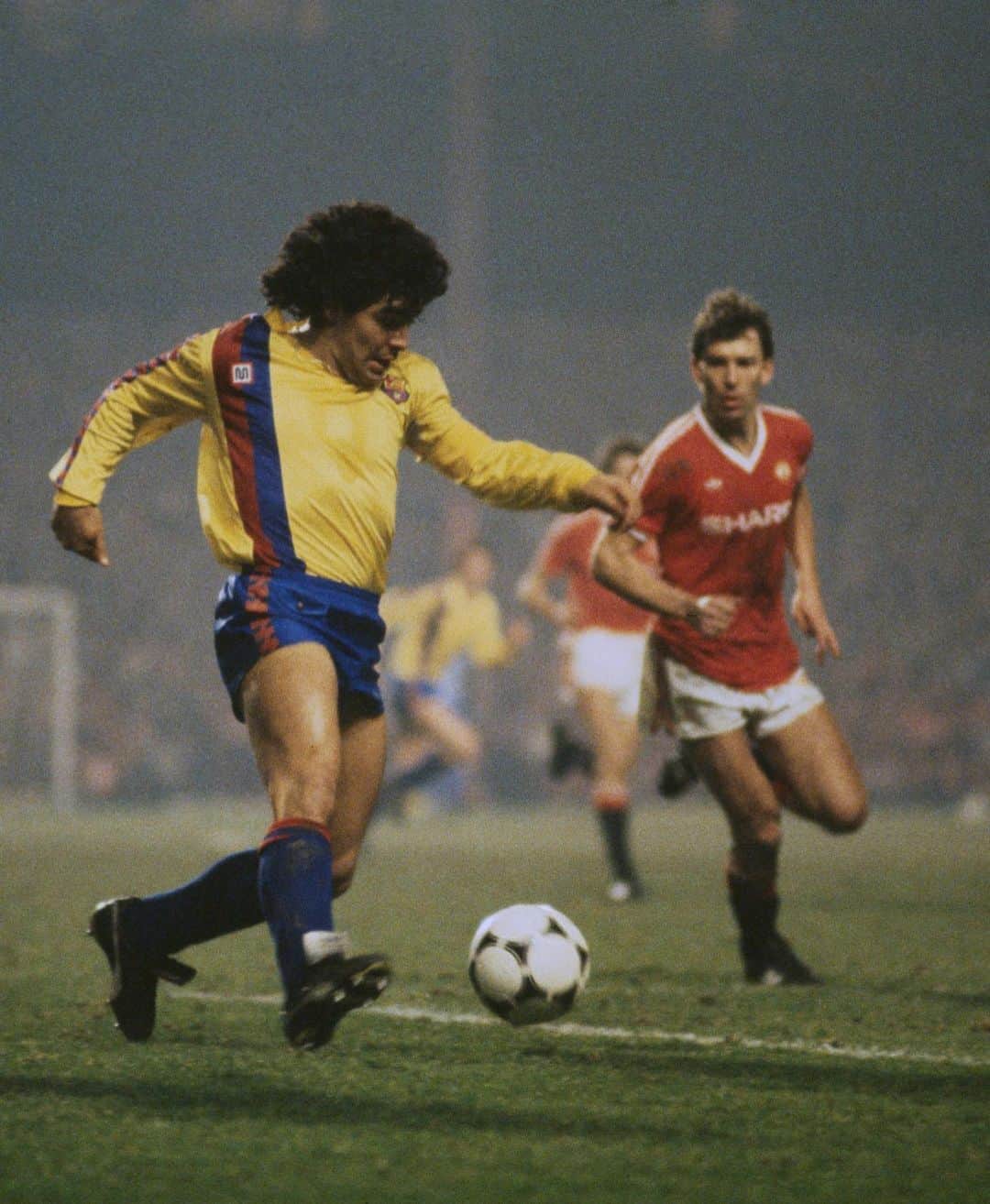 マンチェスター・ユナイテッドさんのインスタグラム写真 - (マンチェスター・ユナイテッドInstagram)「Football has lost one of its greatest icons. Rest in peace, Diego Maradona.」11月26日 2時11分 - manchesterunited