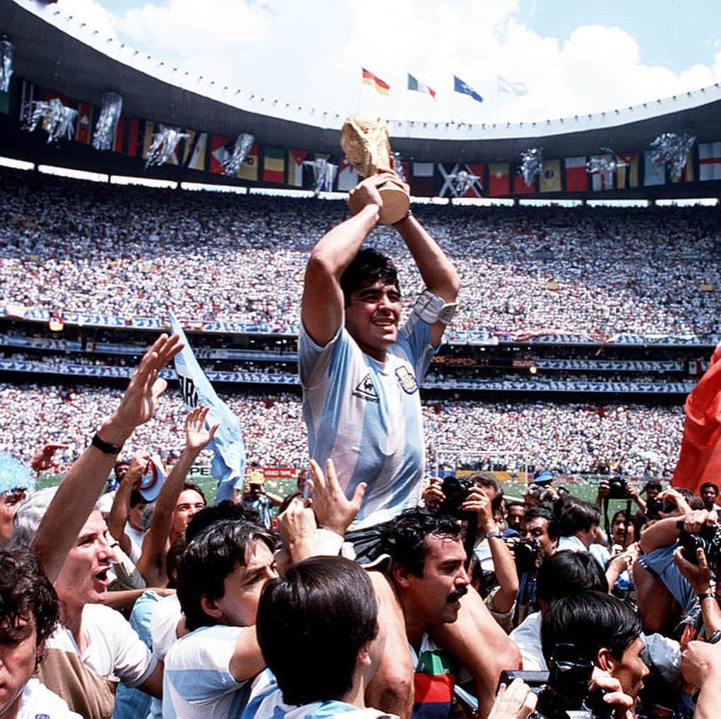 ゲキサカさんのインスタグラム写真 - (ゲキサカInstagram)「ディエゴ・マラドーナ氏が死去、60歳。ご冥福をお祈りします。  #マラドーナ #maradona #rip #アルゼンチン #🇦🇷 #argentina  #soccer #football #サッカー #フットボール #⚽️ #gekisaka #ゲキサカ ©︎GettyImages」11月26日 2時14分 - gekisaka