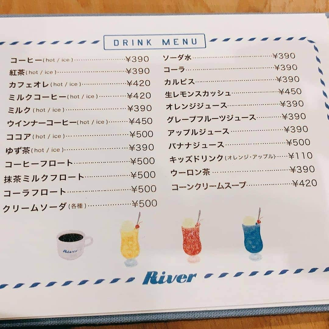 4meee!さんのインスタグラム写真 - (4meee!Instagram)「＼レトロかわいい喫茶店が気になる☕🥞！／﻿ ﻿ ﻿ 名古屋駅太閤通口から徒歩4分の喫茶River✨﻿ @kissa_river﻿ ﻿ 銅板でじっくり焼き上げた昔ながらのホットケーキ🥞と、﻿ 色とりどりのクリームソーダが自慢のお店🍦✨﻿ ﻿ 7種類の色から選べるクリームソーダは、どれもかわいくて悩んでしまいそう✨﻿ ﻿ まるで絵本に出てくるカフェみたいなかわいさのメニュー表やレトロでかわいいどこか懐かしくて不思議な空間も魅力です🌼﻿ ﻿ ﻿ ■#4meee_cafe﻿ 📍愛知県名古屋市中村区椿町１２−１２﻿ 🕧10〜18時（L.O. 17時半）﻿ 定休日：日曜・祝日﻿ ☆バニラホットケーキ520円﻿ ☆クリームソーダ500円﻿ ﻿ ﻿ ﻿ ﻿ photoby﻿ @hinata_suukki ﻿﻿ 流行りのアイテでムやスポットには　@4meee_com をタグ付けして投稿してください🎀﻿﻿ .﻿ #4MEEE#フォーミー#アラサー女子#女子力向上委員会﻿﻿﻿ #喫茶River#喫茶店#中村区#中村区カフェ#名駅#名駅カフェ#クリームソーダ#ホットケーキ#カフェ#カフェ巡り#名古屋#名古屋ランチ#名古屋カフェ#ナゴレコ #インスタ探検隊#パンケーキ#レトロ喫茶#レトロかわいい#カフェ活#カフェ巡り好きな人と繋がりたい#中区カフェ#名古屋グルメ#関西カフェ#ひとりごはん#カフェ時間」11月26日 7時46分 - 4meee_com