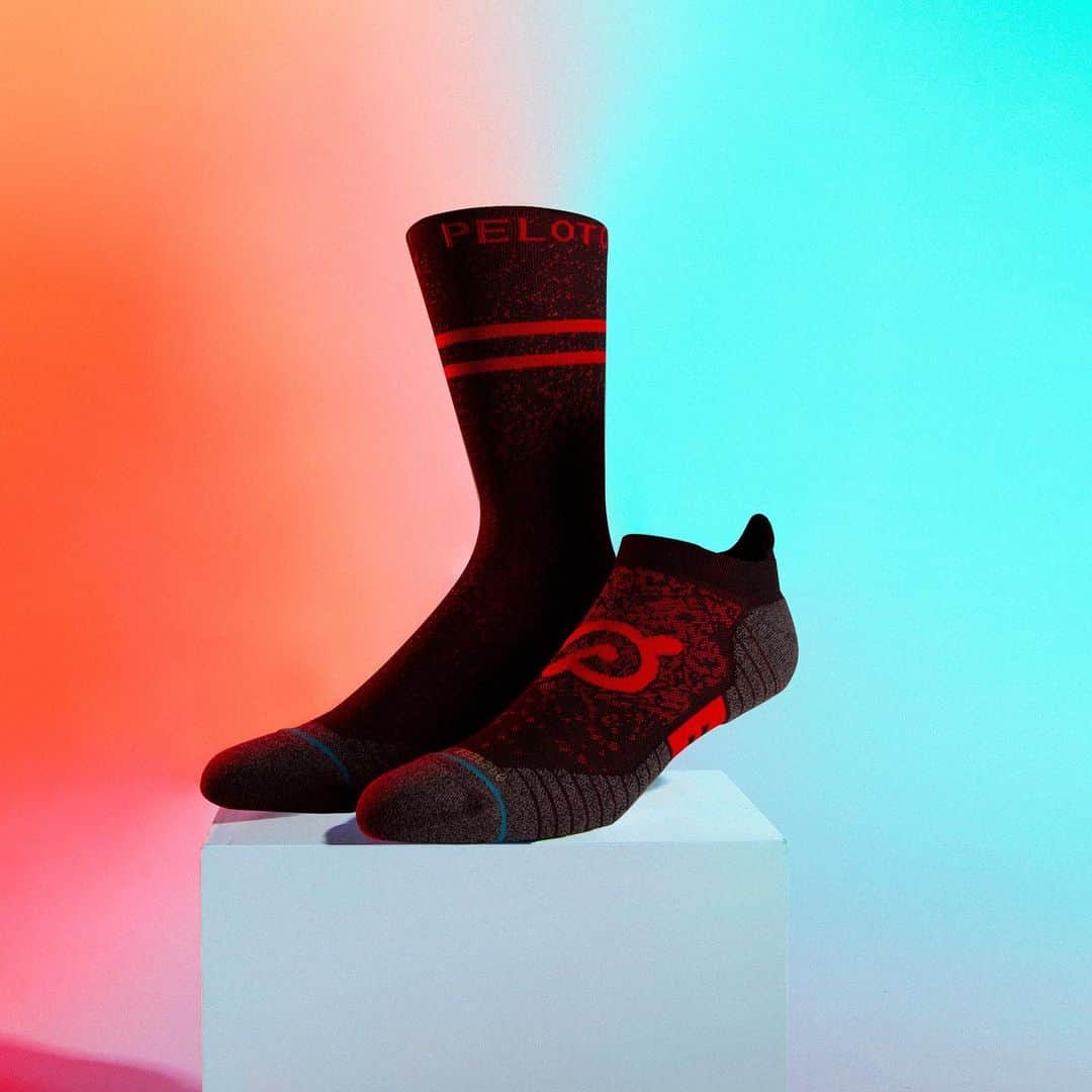 Stanceのインスタグラム：「🚨Re-stock Alert 🚨  Supercharge your at-home workout with @onepeloton x Stance. Our follow-up collection includes a Run Tab and Crew, built with Feel360™ and Infiknit™, to amplify your performance from the ground up.💪」