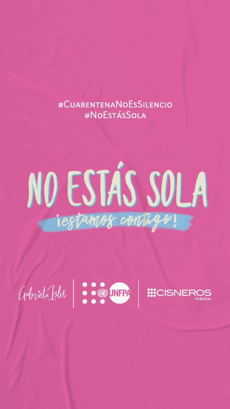 María Gabriela Isler Moralesのインスタグラム：「En momentos de cuarentena, hay miles de mujeres y niñas que no saben cómo protegerse o minimizar el riesgo de sufrir  violencia basada en género en sus hogares 🏡.   Si has sufrido o estás sufriendo una situación de agresión o maltrato dentro de tu hogar, es importante que tengas presente algunas acciones que pueden contribuir a tu autoprotección:  • En lo posible, evita discutir con el agresor 🗣. • Intenta pedir ayuda a alguna persona en quien confíes 🫂. • Asegúrate de contar con una copia de las llaves de tu casa 🔑. • Si tienes celular 📲 , mantenlo siempre cargado y procura que tenga una contraseña de ingreso.  • Ten listo un bolso 👜 con un cambio de ropa, dinero, documentos de identidad y otros papeles que consideres importantes, así como otros artículos que puedas necesitar si tienes que escapar de una situación de riesgo. • Ten presente que el 911 ☎️ está a la disposición en caso de una emergencia extrema en la que se necesite la intervención de las autoridades.  • Procura tener una lista escrita de los teléfonos de las organizaciones que pueden brindarte apoyo especializado 📝.   Recuerda, la violencia de género NO es tu culpa… ¡No estás sola, pide ayuda! 🤝  🟠 Para apoyo especializado, puedes contactar los siguientes números:  • Táchira: 0412-3052971 y 0424-7120953 • Zulia: 0412-6643804 • Bolívar: 0412-8782826 y 0412-1850266 • Apure: 0426-4509229 y 0412-1243147 • Miranda y Distrito Capital: 0412-2273712   #CuarentenaNoEsSilencio #NoEstásSola #UNFPAEnAcción #ImpactoSocialCisneros #GabrielaIsler #GeneraciónIgualdad #16Días」