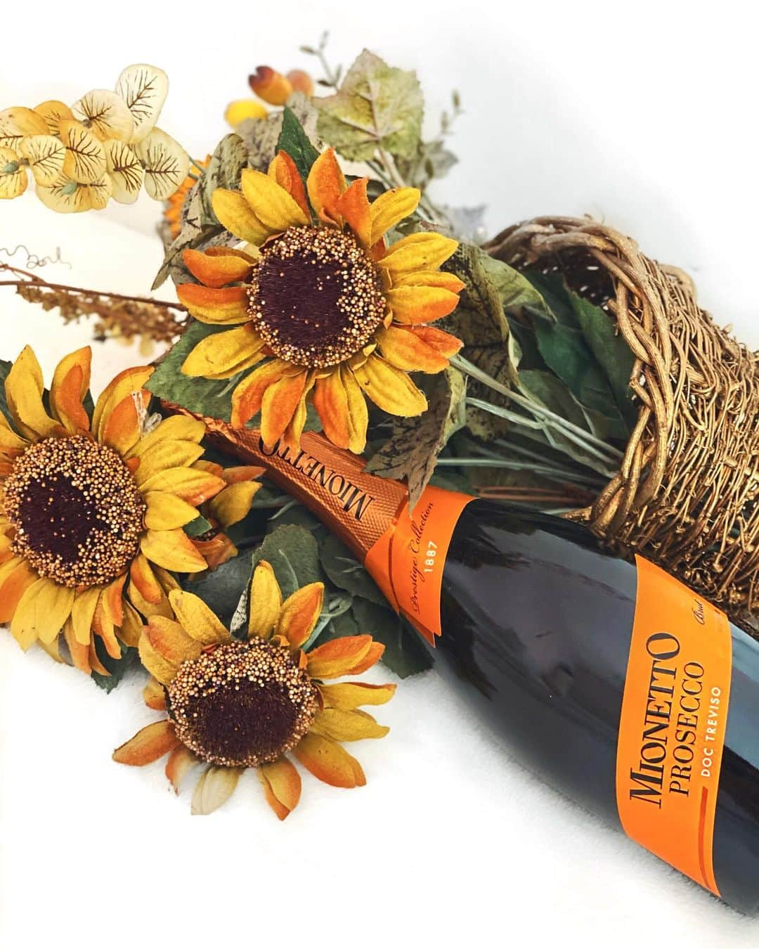 Mionetto Prosecco Montenegroのインスタグラム：「Oboji dan 🧡🍁🥂 . .  #mionettoprosecco #valdobbiadene #G3Spirits #montenegro #mionettoME #lifestyle #mionetto #mymionetto #madeinitaly #prosecco #proseccotime #italy #sparklingwine #wine #autumn」