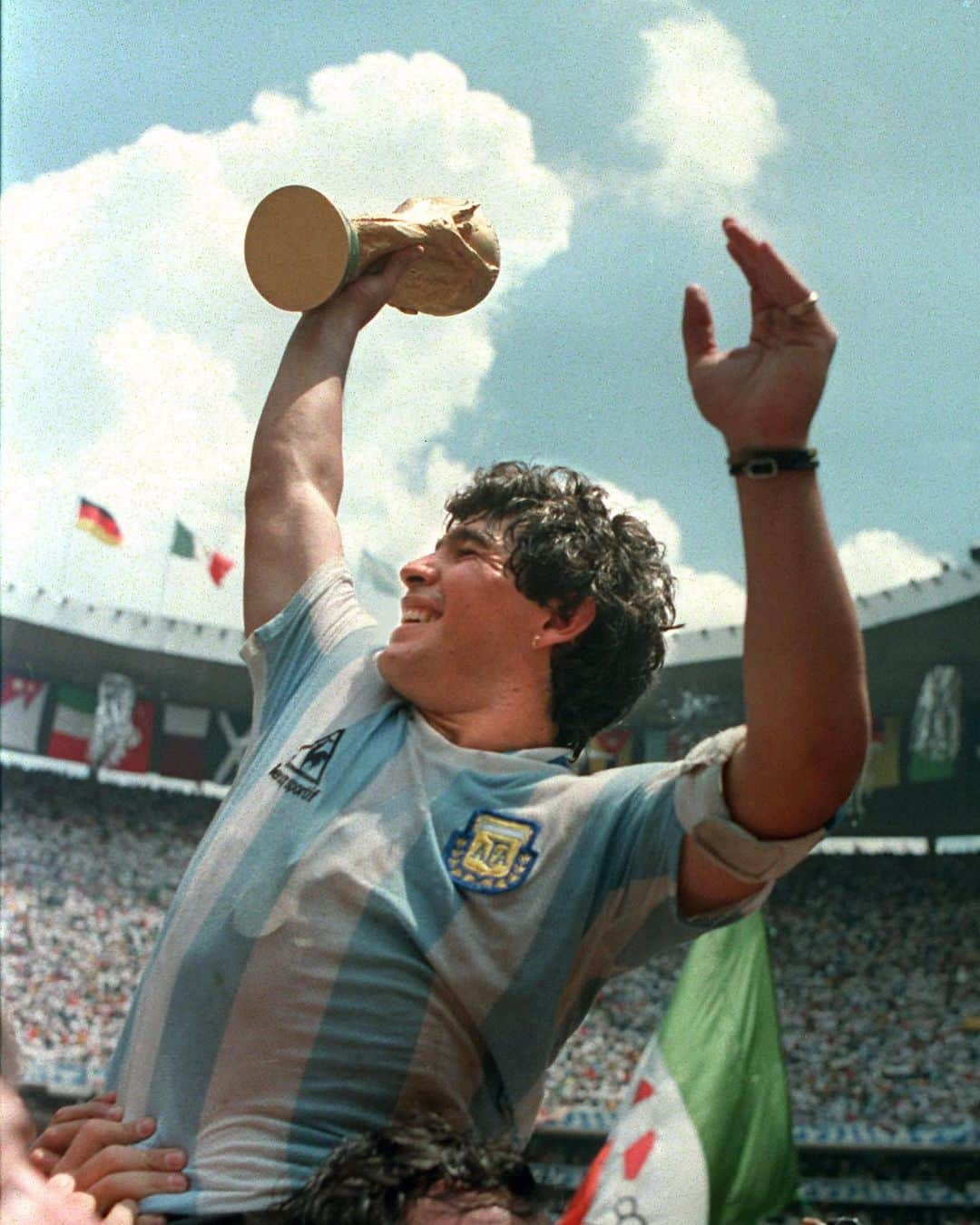 フェデリコ・フェルナンデスのインスタグラム：「Gracias por lo que nos hiciste vivir a todos los Argentinos. Descansa en paz eterno Diego. 🇦🇷」