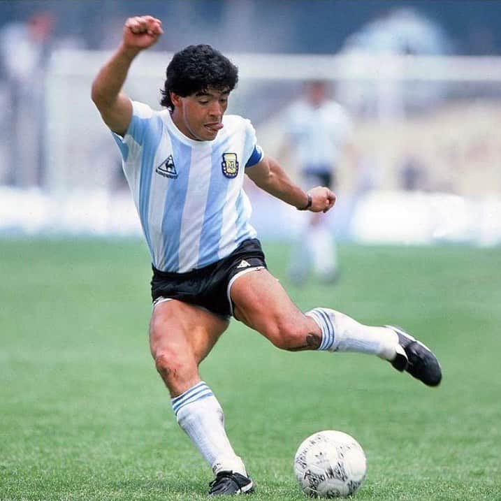 ジャーメイン・デフォーのインスタグラム：「RIP Maradona #Legend 🙏🏾 One of the greatest to have ever played the game! ⚽️」