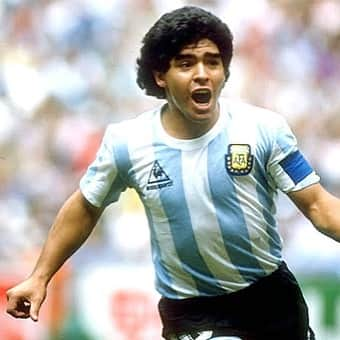 ナオミ・キャンベルさんのインスタグラム写真 - (ナオミ・キャンベルInstagram)「“I am Maradona, who makes goals, who makes mistakes. I can take it all, I have shoulders big enough to fight with everybody.” “When God decides its time, I guess he'll come for us.” “All the people that criticised me should eat their words.” ... 🔟🇦🇷🔟🇦🇷🔟🇦🇷🔟🇦🇷🔟🇦🇷🔟🇦🇷🔟🇦🇷🔟🇦🇷🔟🇦🇷  #Diego Maradona , you achieved your dreams and gave hope and inspiration to so many little boys and Girls around the world !! LEGEND YOU WILL ALWAYS BE !! REST IN POWER 🕊🤍💔🕊🙏🏾😢😢 🙌🏾🙌🏾🙌🏾🙌🏾 #diegomaradona  #gonebutneverforgotten  #goat 🇦🇷⚽️🔟🏆🥇  ...」11月26日 2時47分 - naomi