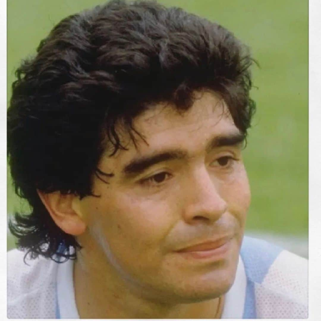 ナオミ・キャンベルさんのインスタグラム写真 - (ナオミ・キャンベルInstagram)「“I am Maradona, who makes goals, who makes mistakes. I can take it all, I have shoulders big enough to fight with everybody.” “When God decides its time, I guess he'll come for us.” “All the people that criticised me should eat their words.” ... 🔟🇦🇷🔟🇦🇷🔟🇦🇷🔟🇦🇷🔟🇦🇷🔟🇦🇷🔟🇦🇷🔟🇦🇷🔟🇦🇷  #Diego Maradona , you achieved your dreams and gave hope and inspiration to so many little boys and Girls around the world !! LEGEND YOU WILL ALWAYS BE !! REST IN POWER 🕊🤍💔🕊🙏🏾😢😢 🙌🏾🙌🏾🙌🏾🙌🏾 #diegomaradona  #gonebutneverforgotten  #goat 🇦🇷⚽️🔟🏆🥇  ...」11月26日 2時47分 - naomi