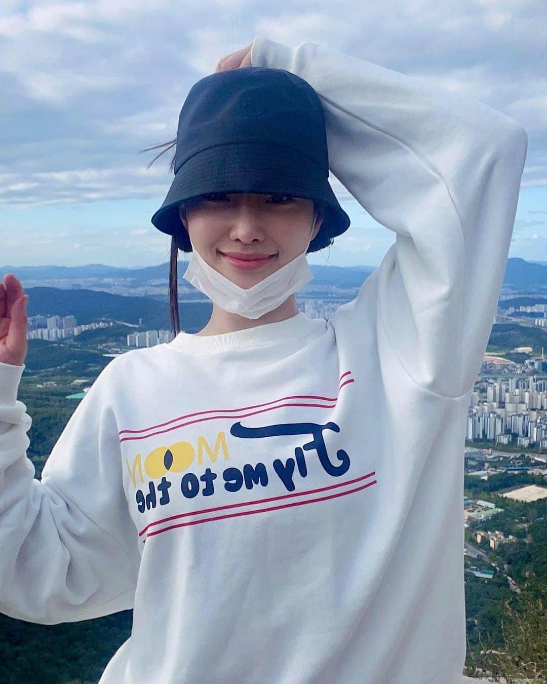 ムン・イェウォンのインスタグラム：「⛰ 한라산을 가야겠다 🏔」