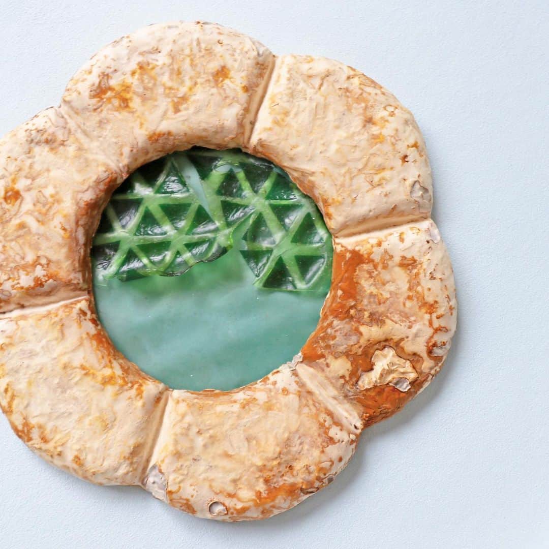 のインスタグラム：「Biomaterial research🧫✨ #bioart #biotech #biodesign #biotechnology #biology #chemistry #biolab #biomaterials #art #design #science #materialscience #mycelium #bacterialcellulose #bioplastics」