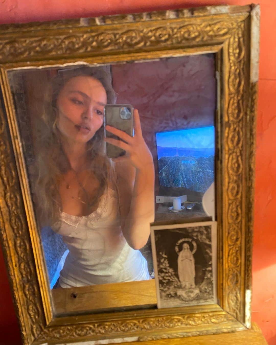 リリー・ローズのインスタグラム：「Dans mon jardin d’hiver🔐」