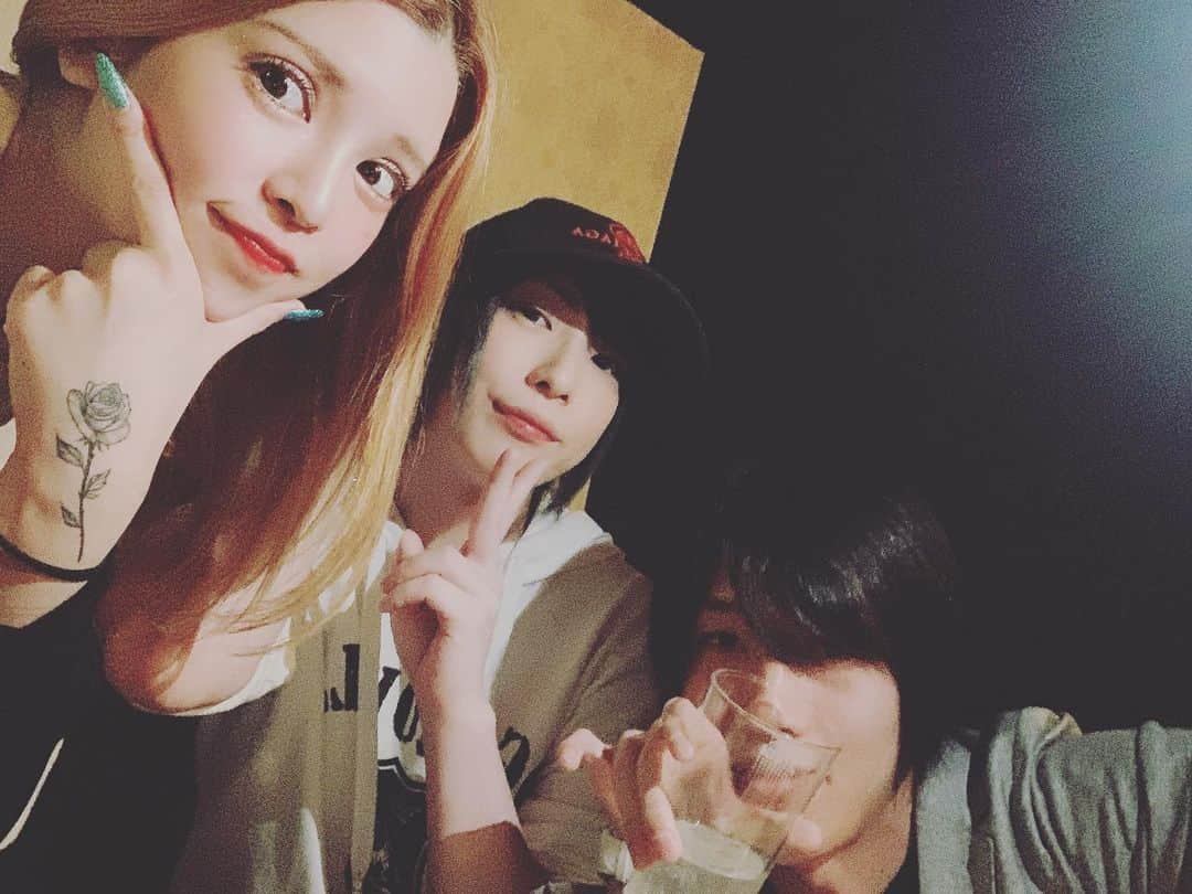 坂口杏里のインスタグラム：「BARカシェット オープン♥️♥️♥️ 初っ端から盛り上がってます😍⭐️  09054307175  ↑何かあればこちらまで！ Bar Cachette (カシェット) 東京都新宿区歌舞伎町2-11-7 メトロビル4階 営業時間 1:00～  お待ちしてますん💕 男性１時間3000円 女性１時間1500円 （飲み放題）  ライン交換写メ撮ろ♡」