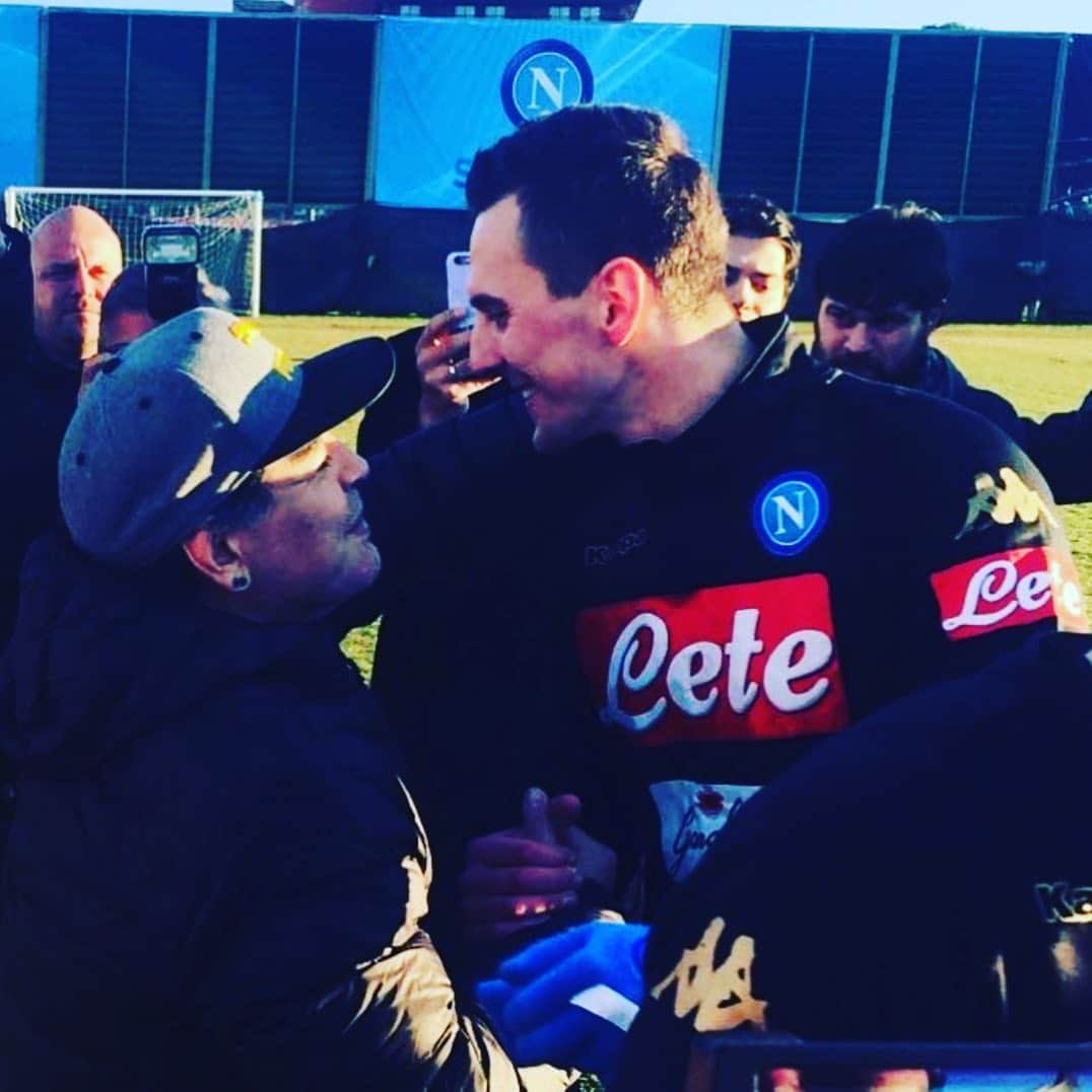 アルカディウシュ・ミリクのインスタグラム：「Grazie di tutto Diego, riposa in pace. 🙏  Dziękuję za wszystko Diego. Spoczywaj w pokoju.🙏  Thanks for every single thing, Diego. Rip 🙏 #maradona #d10s」