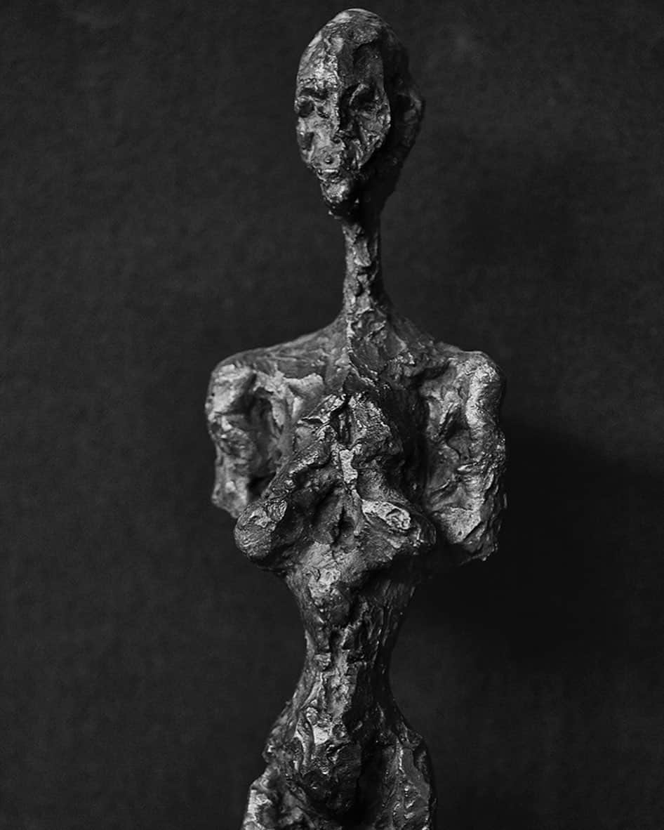 ピーター・リンドバーグさんのインスタグラム写真 - (ピーター・リンドバーグInstagram)「Alberto Giacometti, Femme debout (Poseuse I), Paris, 2017 #LindberghStories #AlbertoGiacometti #LindberghGiacometti #LindberghExhibitions」11月26日 2時55分 - therealpeterlindbergh