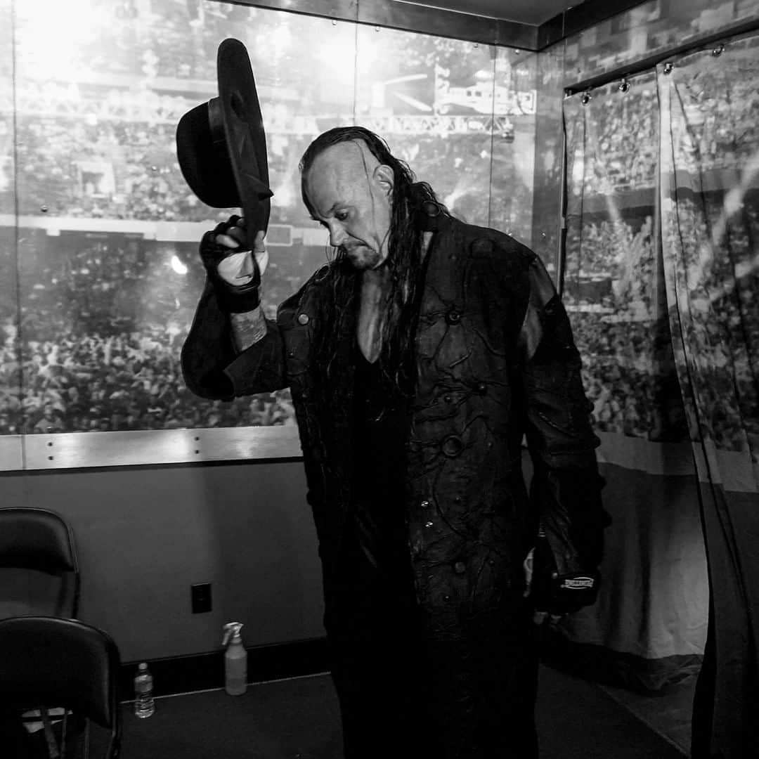 WWEさんのインスタグラム写真 - (WWEInstagram)「The farewell was final, but The @undertaker is forever. #ThankYouTaker #Undertaker30.」11月26日 3時00分 - wwe