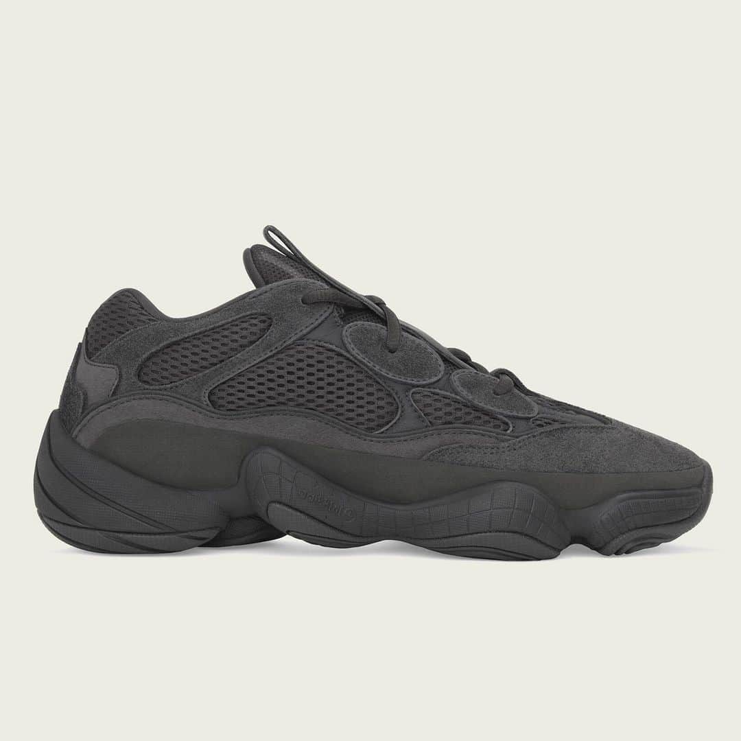 Sneaker Newsさんのインスタグラム写真 - (Sneaker NewsInstagram)「adidas confirms the November 30th re-release of the Yeezy 500 "Utility Black". Originally dropping in 2018, this colorway of Kanye West's popular "chunky" shoe will be available at select retailers globally. Hit the link in our bio for the store list.」11月26日 3時01分 - sneakernews