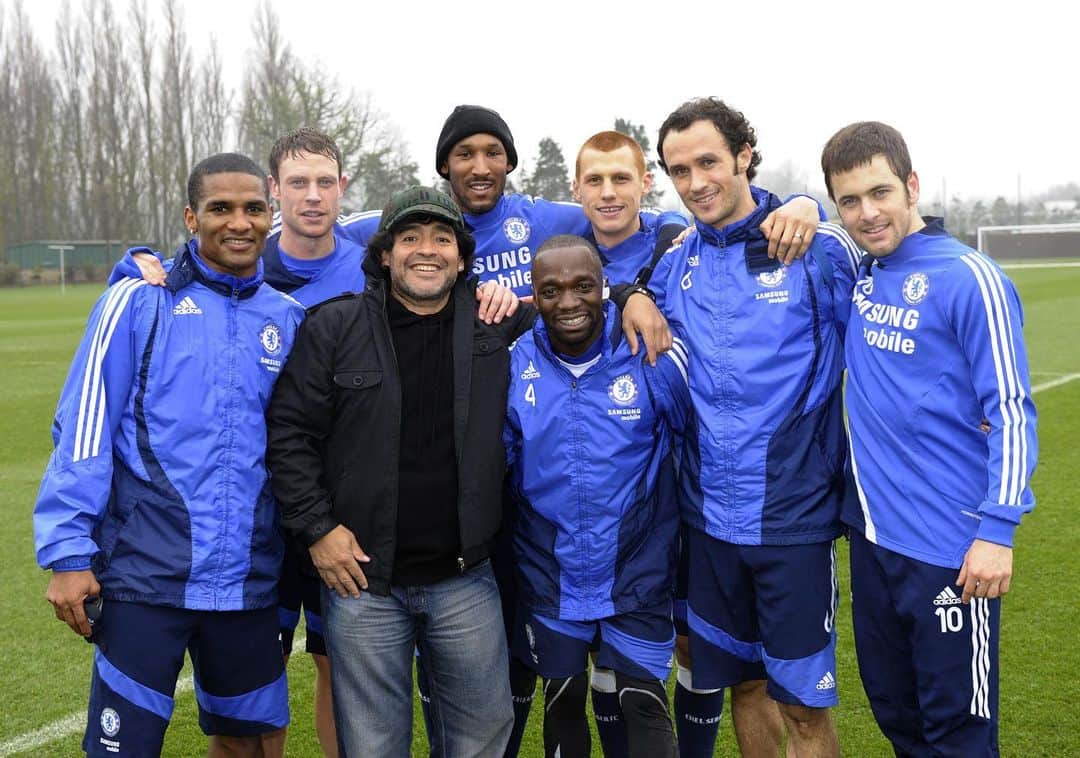 チェルシーFCさんのインスタグラム写真 - (チェルシーFCInstagram)「When Diego Maradona visited the Blues at Cobham. 💙 #CFC #Chelsea」11月26日 3時14分 - chelseafc