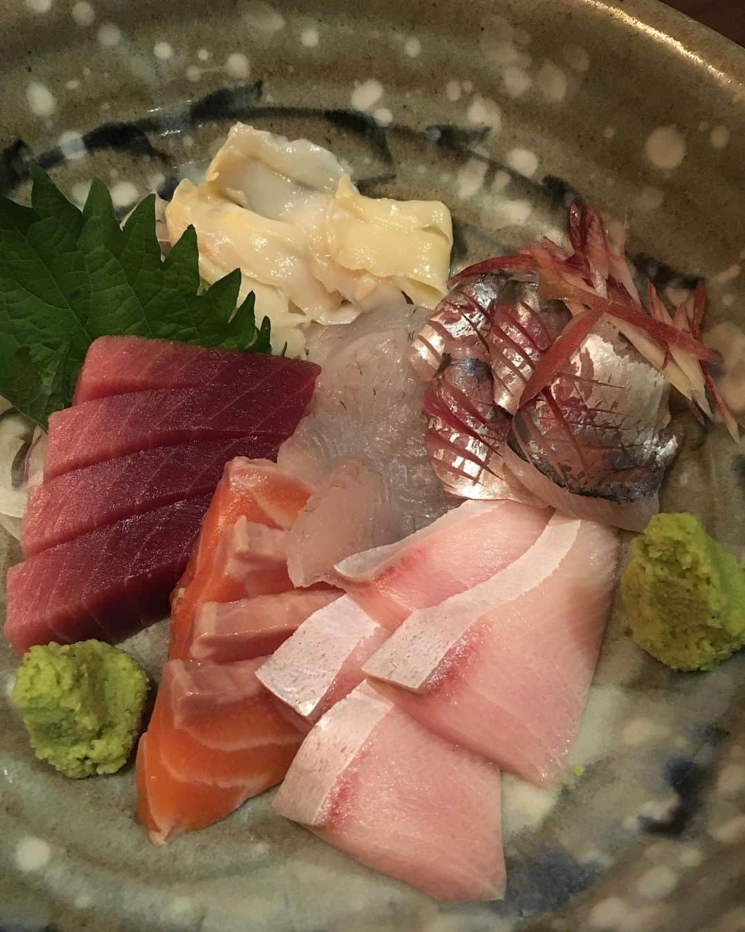 黒山健一さんのインスタグラム写真 - (黒山健一Instagram)「食の旅❗️ とにかくメニューの品数が多い、居酒屋さんに行った❗️ 悩んだ末に、選んだのは…定番のメニュー❗️ 最高やな😊👍  #食の旅 #居酒屋さん #浜名湖グルメ #安愚楽」11月26日 3時07分 - kenichi_kuroyama