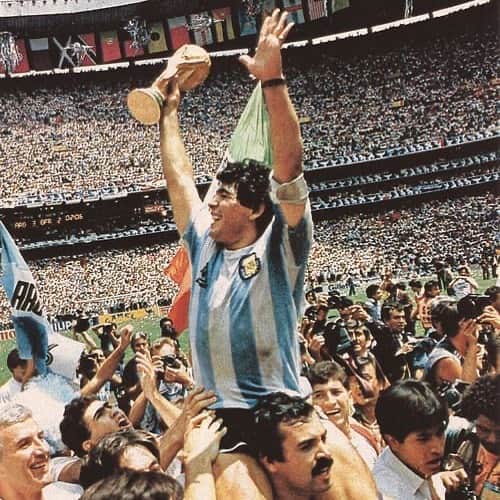 ロドリゴ・モレノ・マチャドのインスタグラム：「Legend! ⚽️🙏🏽 RIP」