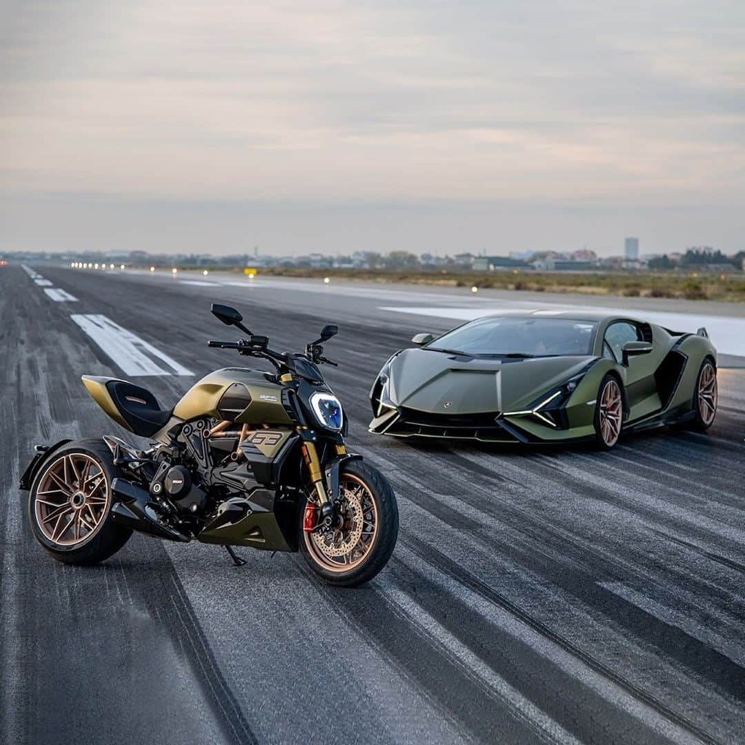 ランボルギーニさんのインスタグラム写真 - (ランボルギーニInstagram)「A masterpiece born from the inspiration of two glorious brands. Introducing the new Ducati Diavel 1260 Lamborghini, created by @ducati and Automobili Lamborghini. Inspired by Lamborghini Sián FKP 37, this jewel is the ultimate icon from the Motor Valley.    #Lamborghini #Ducati #DucatiLamborghini #Diavel1260Lamborghini #TheShapeOfStyle #SianFKP37」11月26日 3時32分 - lamborghini