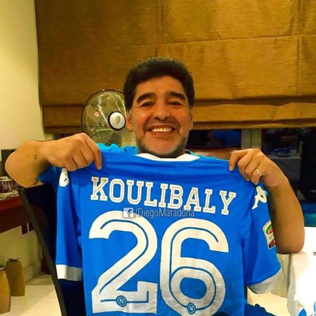 カリドゥ・クリバリさんのインスタグラム写真 - (カリドゥ・クリバリInstagram)「Per me hai avuto parole che non dimenticherò mai. Io ora, nella mia testa, soltanto una: grazie. Per tutto. Per sempre.  Kalidou  💙 #Maradona」11月26日 3時25分 - kkoulibaly26