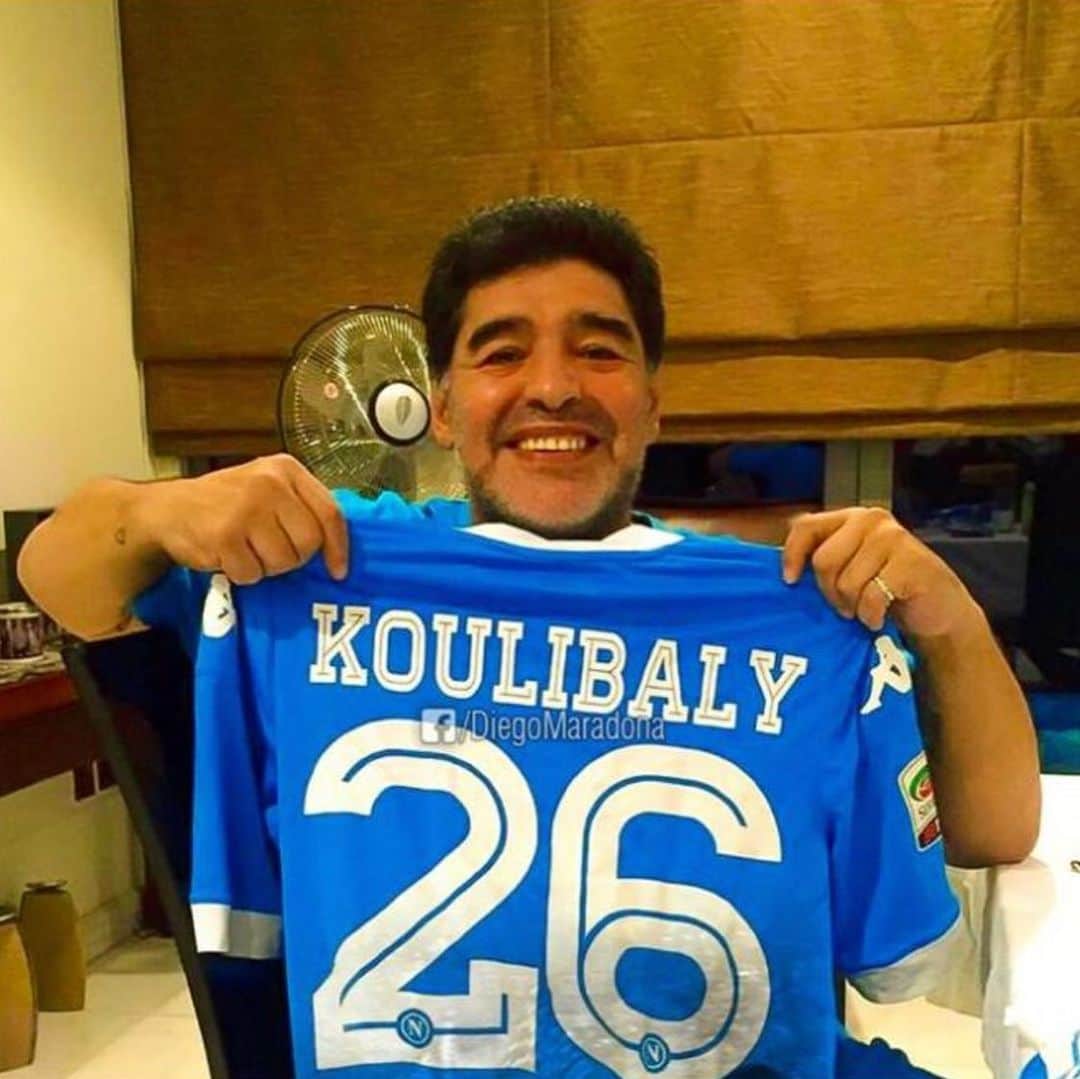 のインスタグラム：「Per me hai avuto parole che non dimenticherò mai. Io ora, nella mia testa, soltanto una: grazie. Per tutto. Per sempre.  Kalidou  💙 #Maradona」