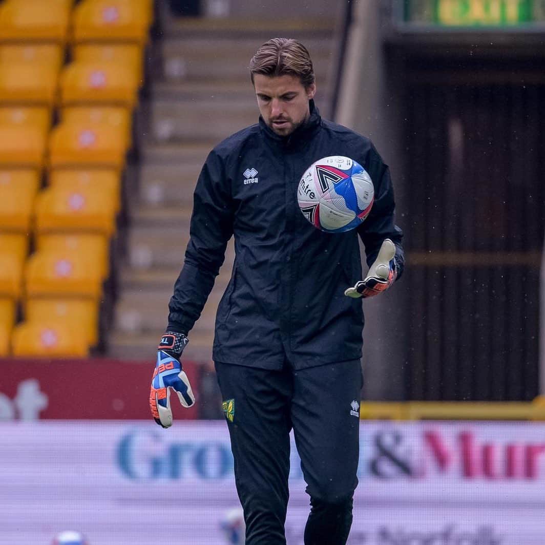 ティム・クルルのインスタグラム：「We showed amazing spirit last night to get another 3 points.. Personally a little set back with the injury but I won’t be out for to long.. #9unbeaten #ncfc 🤞🏻💪🏻🔰」