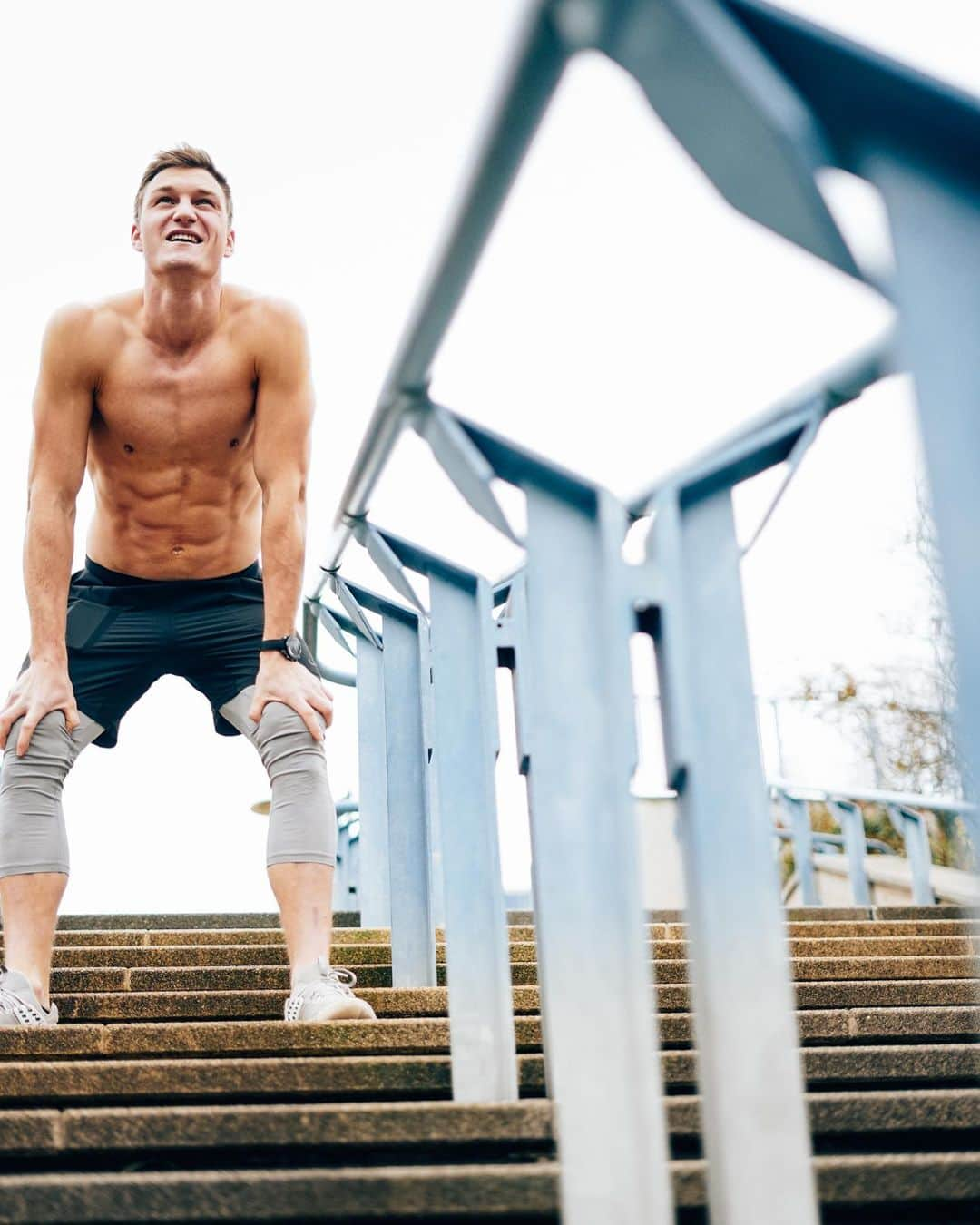 トーマス・レーラーさんのインスタグラム写真 - (トーマス・レーラーInstagram)「Half way ⛰ let‘s go for more. #wednesdaymood #trainharder #workmore #urbanrun #urbanworkout #stairs #athletics」11月26日 3時50分 - thomasroehler