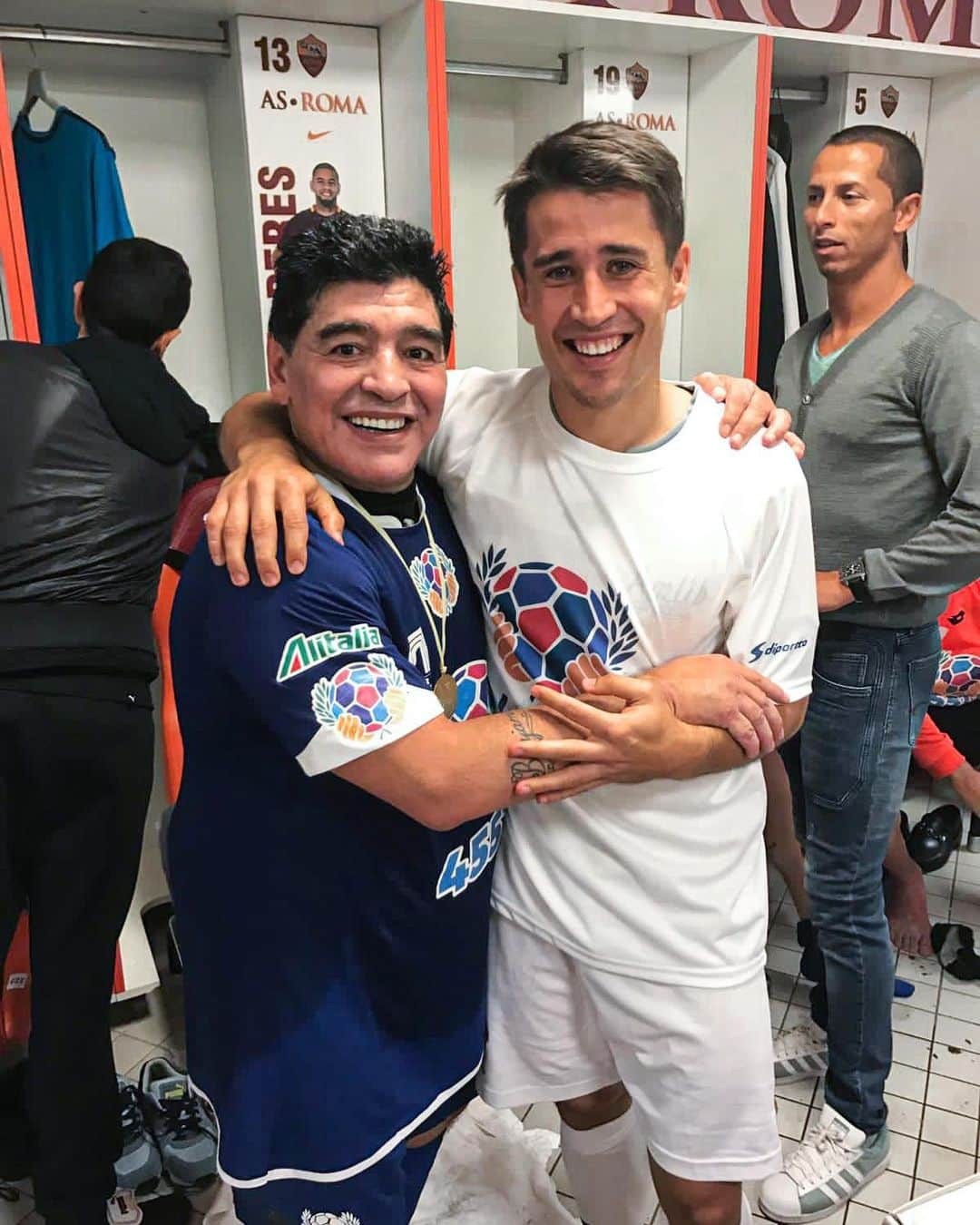 ボージャン・クルキッチのインスタグラム：「Maradona made football more beautiful than it already is. That's something only geniuses do. Getting to meet him was a real treat. RIP // Maradona convertía el fútbol en algo aún mas bonito de lo que ya de por sí es. Eso sólo lo hacen los genios.  Conocerle en persona fue un regalo. DEP」