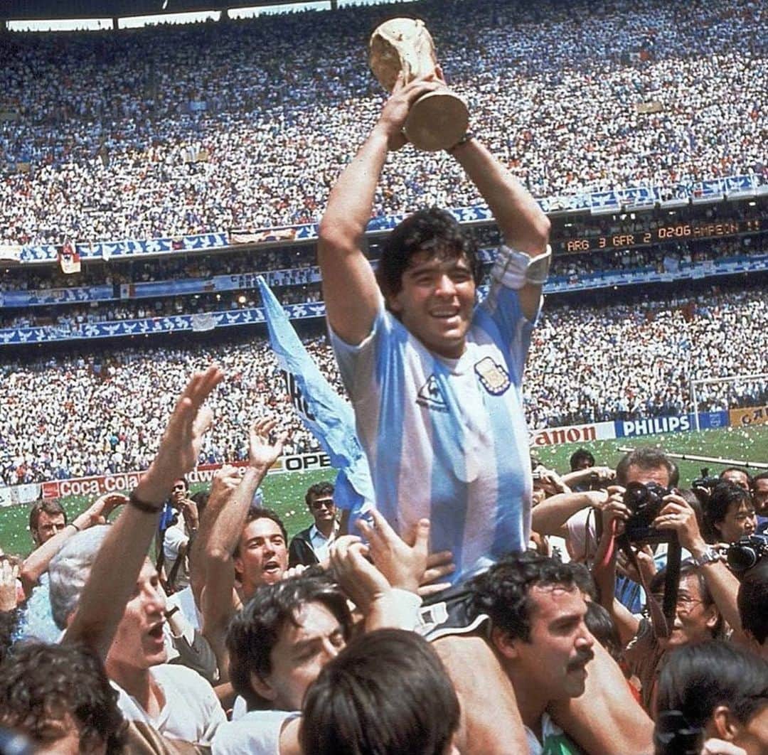 セドリック・ソアレスさんのインスタグラム写真 - (セドリック・ソアレスInstagram)「One of the greatest of all times.  RIP Diego Armando Maradona 😥 #D10S」11月26日 3時54分 - cedricsoares41