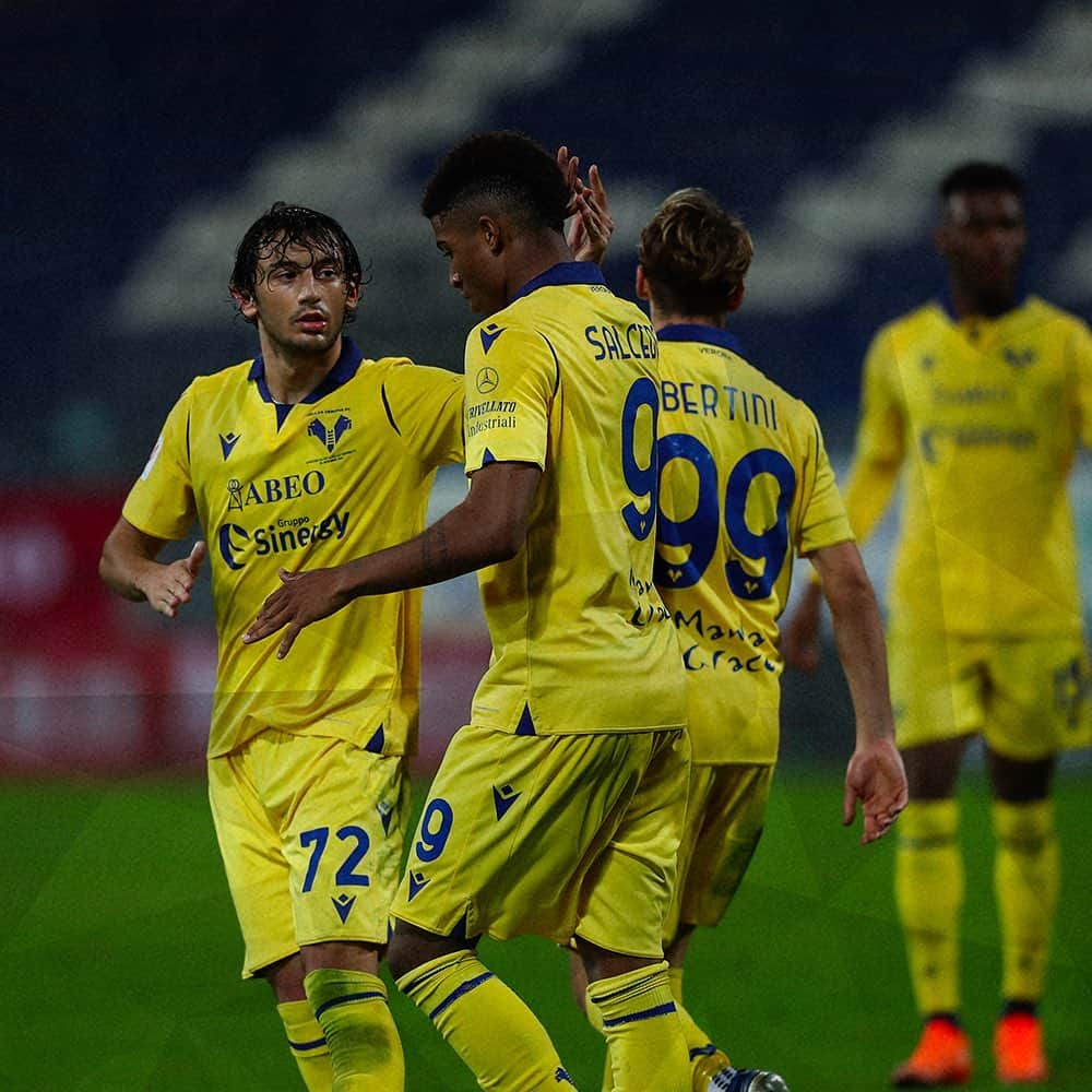 エラス・ヴェローナFCさんのインスタグラム写真 - (エラス・ヴェローナFCInstagram)「➡️ Verona sfortunato a Cagliari: il primo gol di Colley non basta, poi la traversa di Veloso ed Hellas ancora a un soffio dal vantaggio al 90’ 📸 Le foto di #CagliariVerona  Ora subito al lavoro, sabato si torna in campo!  #HVFC #DaiVerona」11月26日 4時24分 - hellasveronafc