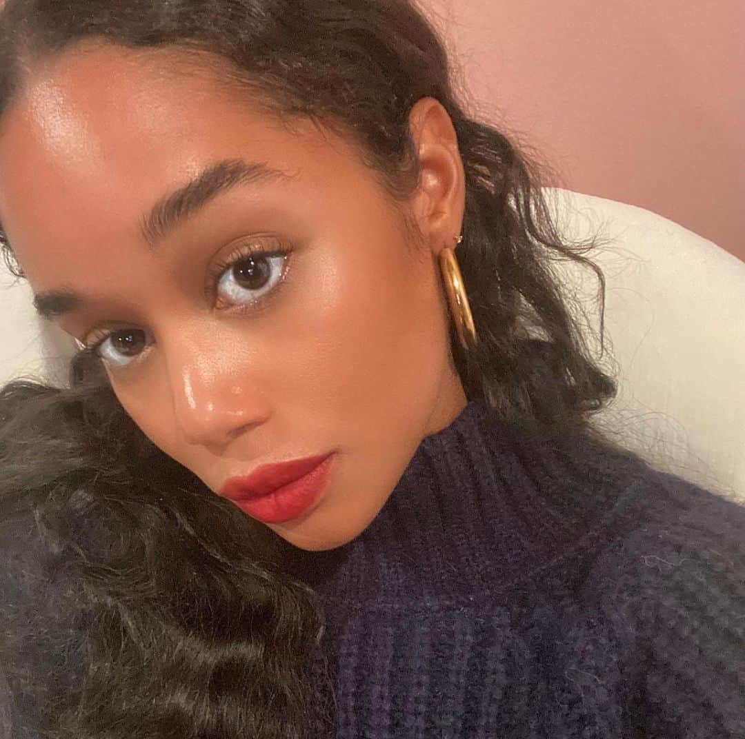 CLARINSさんのインスタグラム写真 - (CLARINSInstagram)「♥️ We are loving @lauraharrier’s fall makeup look ♥️ with Shade 03 Velvet Lip Perfector   These velvet matte lip colors are highly pigmented liquid lipstick in a matte finish formulated with Shea Butter to hydrate lips. Swipe to see all 4 shades!  Repost ♥️ #clarins #makeup #clarinsmakeup」11月26日 4時25分 - clarinsusa
