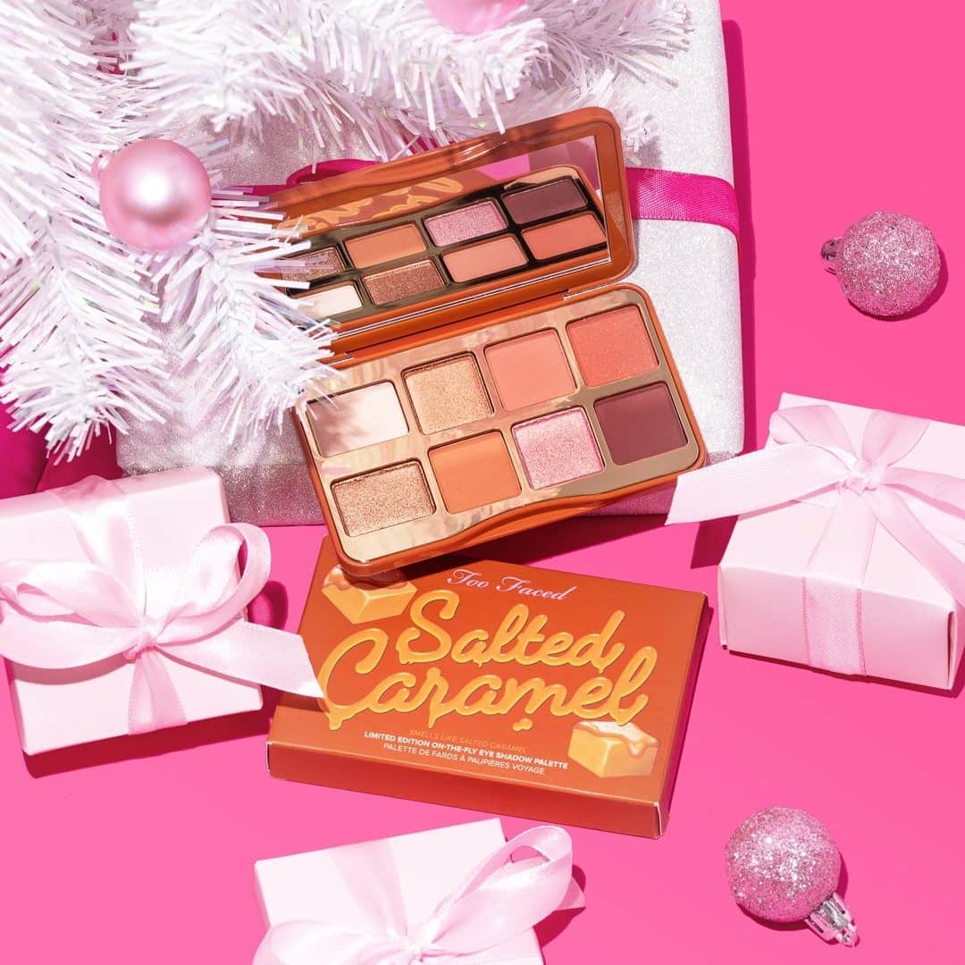 Too Facedのインスタグラム：「Look like a treat & smell like one too. 😉 Indulge in our richly-seductive Salted Caramel Eye Shadow Palette, packed with warm, buttery neutrals. #toofaced」