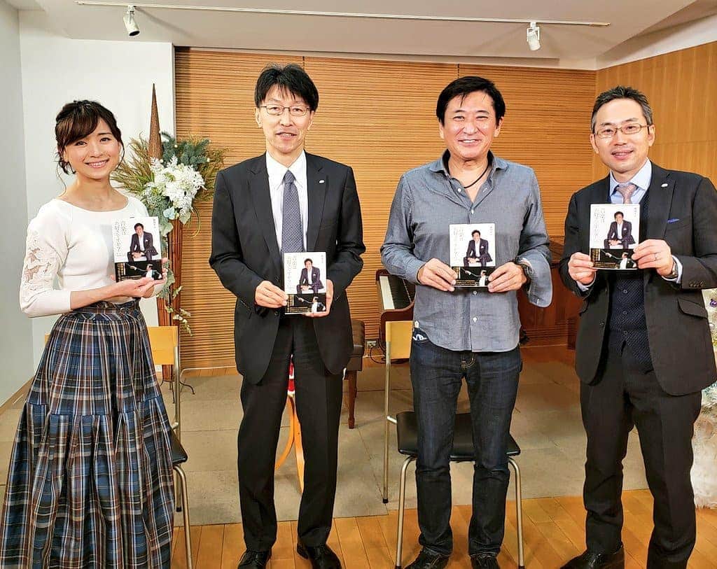 藤岡幸夫のインスタグラム：「昨日はエンターザミュージックの収録。番組の評判がよいので、BSテレ東の田村明彦社長(向かって左)と正路正久営業部長がご挨拶に来てくださいました😊エッセイ集の宣伝までして下さり素直に嬉しかったです！ありがとうございました😊  今日からThe 4 Players Tokyo のツアー‼️本日２６日宇部→２７日三木→２９日姫路です‼️  チケット残少お早めに‼️😊」