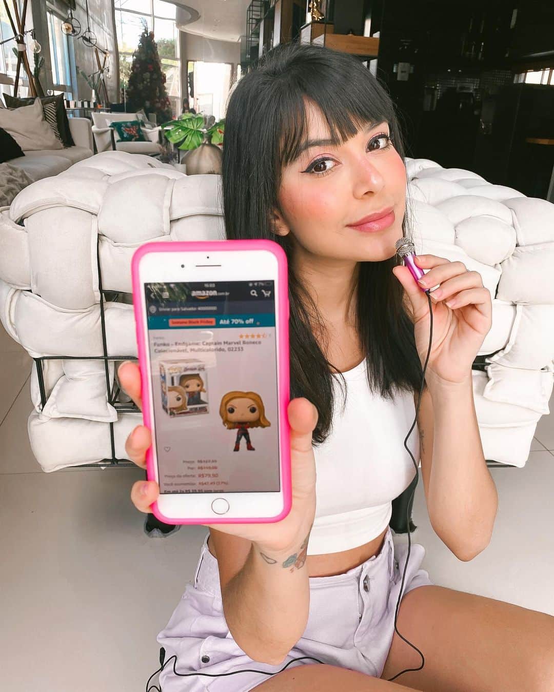 Gabriela Salesのインスタグラム：「Ela faz as comprinhas aleatórias dela (e as não aleatorias também) kkkk. Lacrinhas, finalmente notadah pela @amazonbrasil , responsável por quase todas as minhas comprinhas da quarentena kkkkk. Amooo!!! E eles já estão com a Black Friday a todo vapor, com descontos de até 70% e milhares de produtos! Tem eletrônicos, tem brinquedos, livros, maquiagens, produtos de cabelo, celulares! Tem tudoooo! Pisa menos Amazon te imploro 💙💙💙 *publi #AmazonBrasil #BlackFridayAmazon」