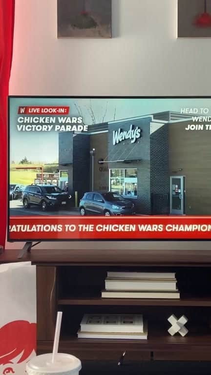 のインスタグラム：「Wendys, you just won the chicken wars! What are you gonna do next? WE’RE GOIN TO WENDY’S!!!」