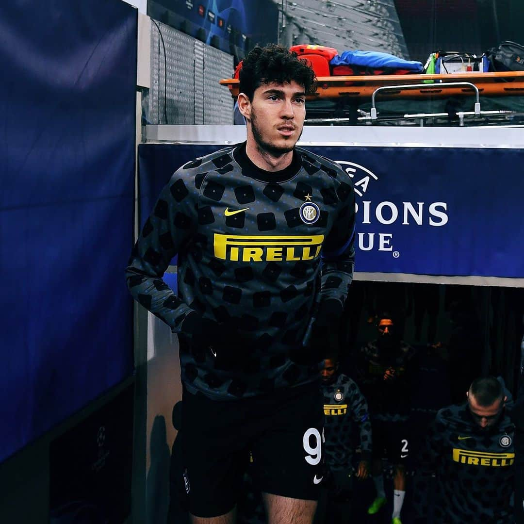 インテルナツィオナーレ・ミラノさんのインスタグラム写真 - (インテルナツィオナーレ・ミラノInstagram)「THE NERAZZURRI WARMING UP 🔥🏟 #Inter #ForzaInter #InterReal #UCL #ChampionsLeague」11月26日 4時53分 - inter