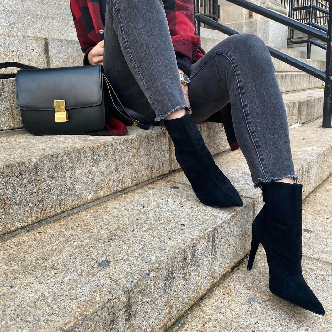 Helena Glazer Hodneさんのインスタグラム写真 - (Helena Glazer HodneInstagram)「A more casual take on holiday dressing. PS: I shared a 35% off code for these boots on my stories❤️」11月26日 4時57分 - brooklynblonde1