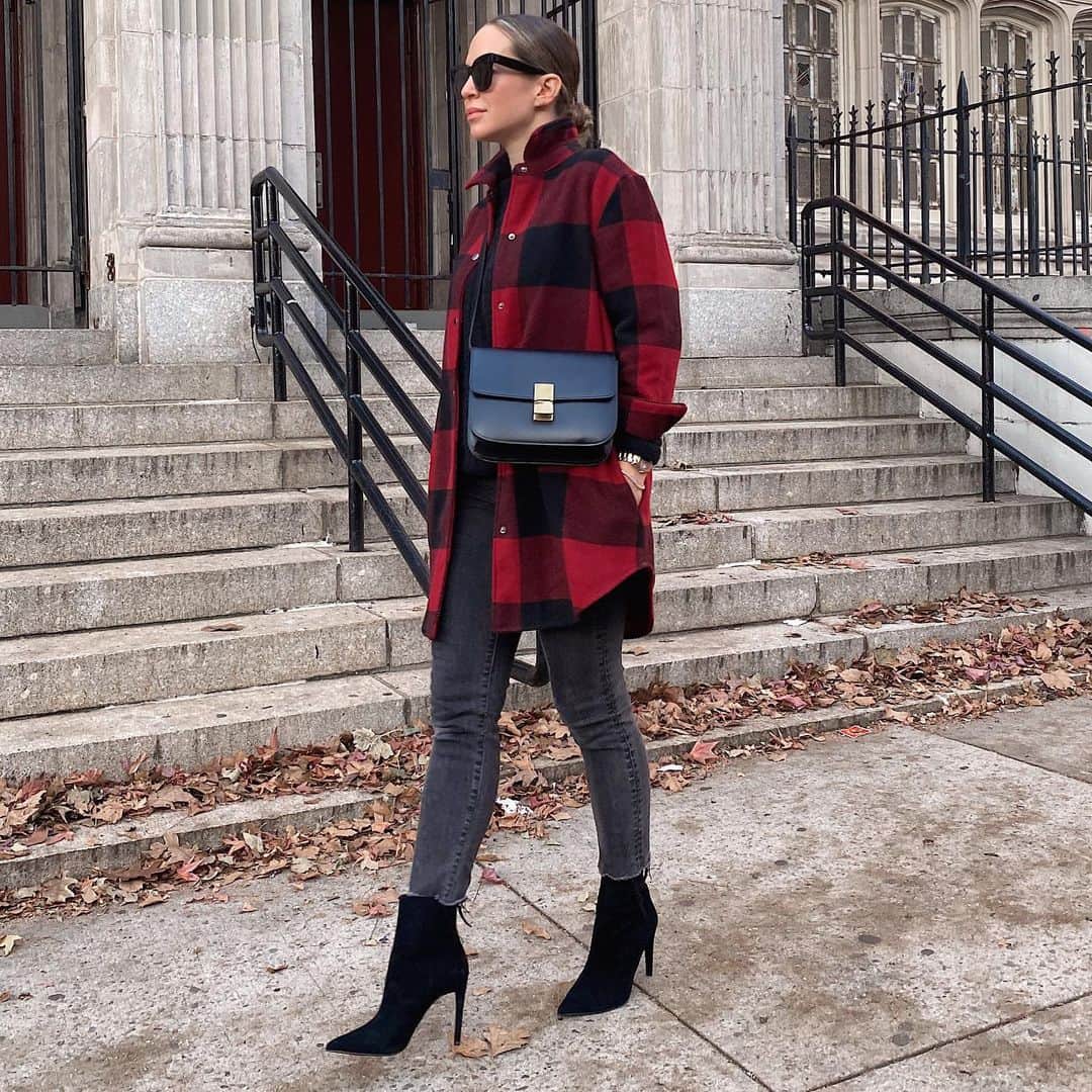 Helena Glazer Hodneさんのインスタグラム写真 - (Helena Glazer HodneInstagram)「A more casual take on holiday dressing. PS: I shared a 35% off code for these boots on my stories❤️」11月26日 4時57分 - brooklynblonde1