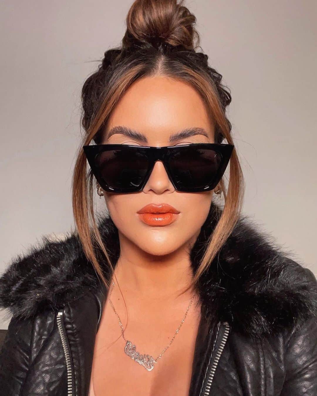 N I C O L E.のインスタグラム：「Surprise! 🥳😎 My $30 eyewear collection with @dimeoptics just restocked, and we're hooking you up: $10 off 2 frames, $15 off 3 frames, or $30 off 4 frames (that's a free pair!) I know you guys have been waiting a while for it to come back, and this time, we're treating you to some sweet Black Friday steals. Link in bio. 🖤」