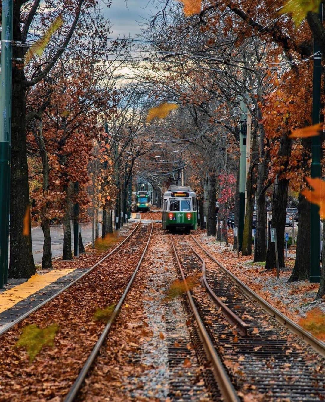 Instagramersさんのインスタグラム写真 - (InstagramersInstagram)「Great autumn views from Boston by @theartsybostonian and @igersboston 🧡🤩📸🍁🍂 #igersboston #igersusa #igers」11月26日 5時01分 - igers