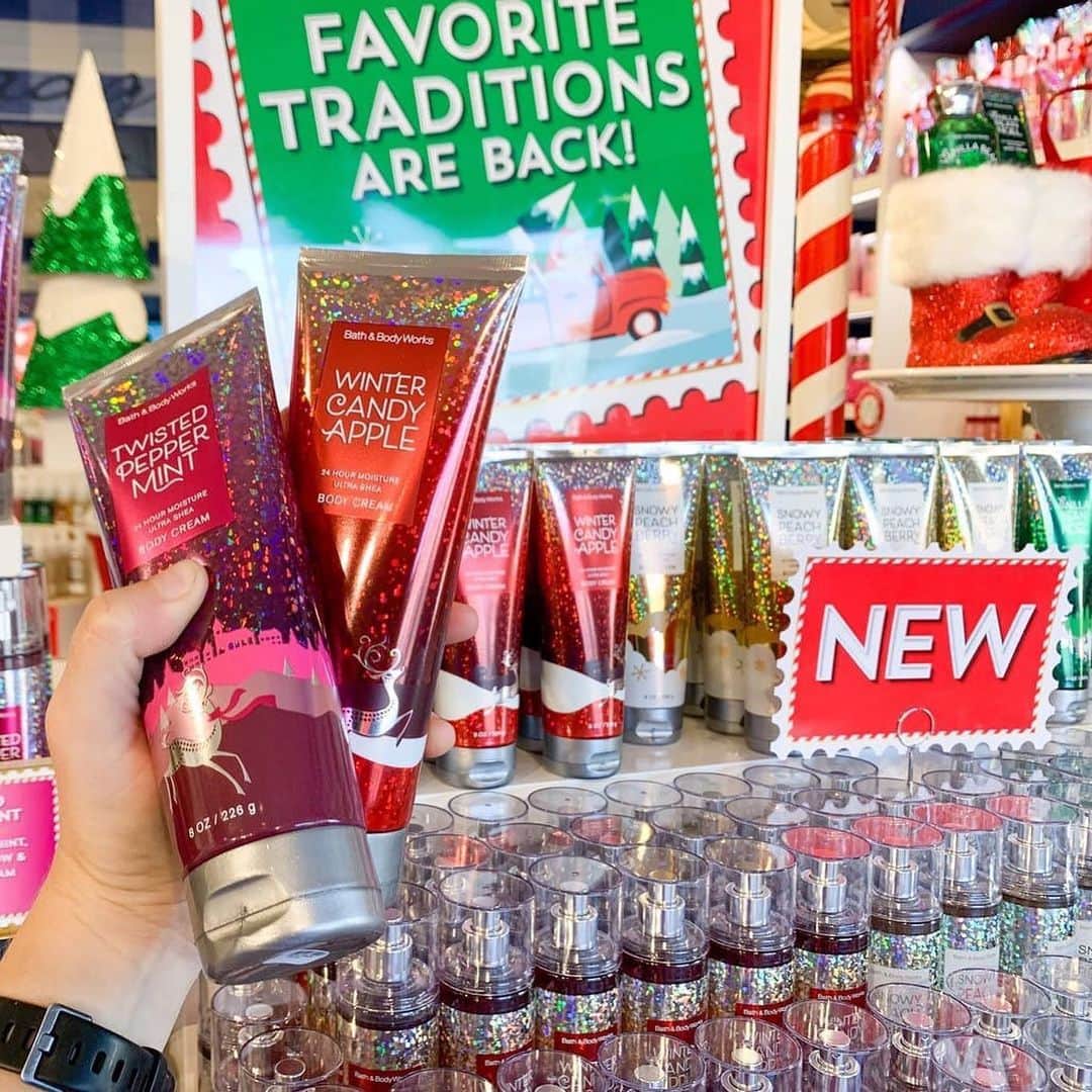 Bath & Body Worksさんのインスタグラム写真 - (Bath & Body WorksInstagram)「The HAUL-idays are HERE! 🙌🏽 Tag us in your Black Friday shopping pics — we’re sharing our faves ALL WEEK LONG! 🛍📸」11月26日 5時03分 - bathandbodyworks