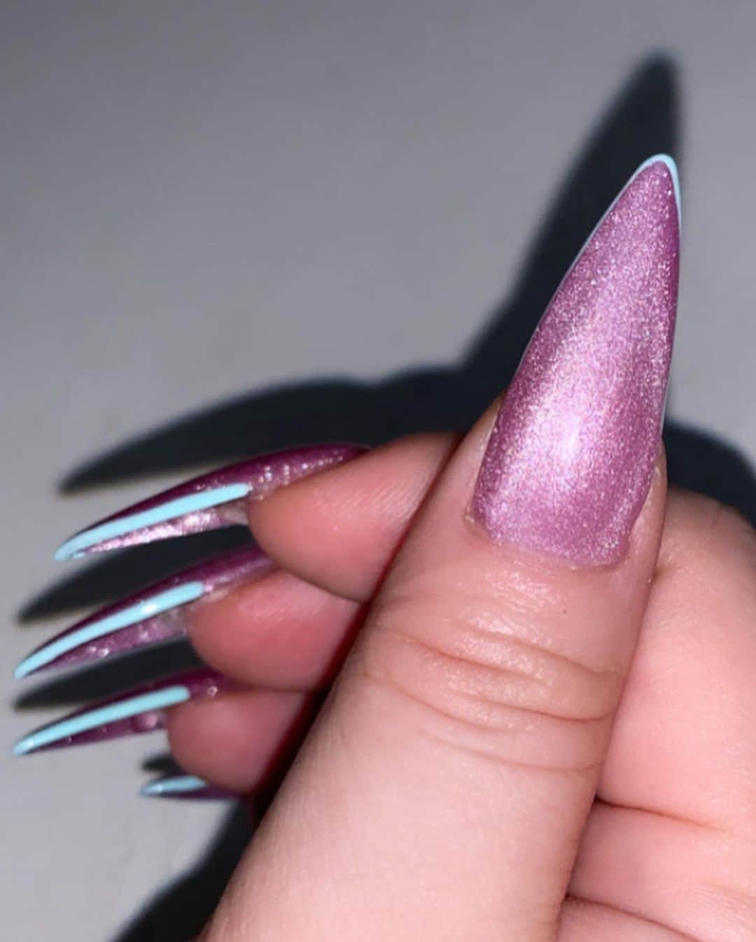 Mei Kawajiriさんのインスタグラム写真 - (Mei KawajiriInstagram)「Magnet princess nails @watanabenaomi703 💕💫✨🧲🦋 using @from_the_nail_korea @zillabeau gel 💕🦋💕 #nailsbymei」11月26日 5時06分 - nailsbymei