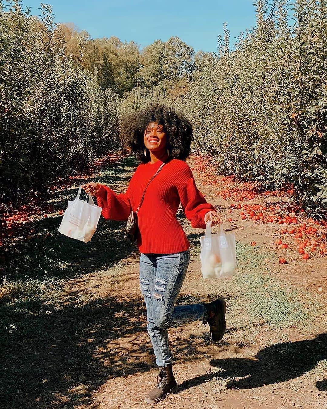 YouTubeさんのインスタグラム写真 - (YouTubeInstagram)「🍁 @persiasglo wants to help you get that autumnal glow, perfect for apple picking and turkey eating. And, if you’re looking for *more* fall fun, check out today’s Story to play a seasonal game of This or That. ⤴️」11月26日 5時17分 - youtube