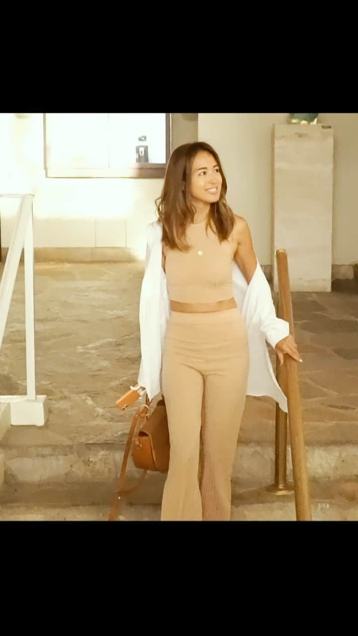 Mieのインスタグラム：「子供たちも私たち大人も プールや海で思いっきり遊ぶ🧡  カバナがあるから疲れたら、 日影で休憩🕶 プールサイドでカハラでしか味わえない 雰囲気の中、ランチや カクテルも飲めちゃう🧡至福の時間🧡 音ありで🤚🏾ゆるーい音楽と合わせて観てみてね！  毎回そうだけど動画編集楽しすぎる🤩  @kahala_resort @kahala_resort_jp  #familytrip #ハワイ生活 #ステイケーション　#ハワイライフ　#editedbymie #ハワイをお届け #一日も早くみんなとハワイで会えますように」