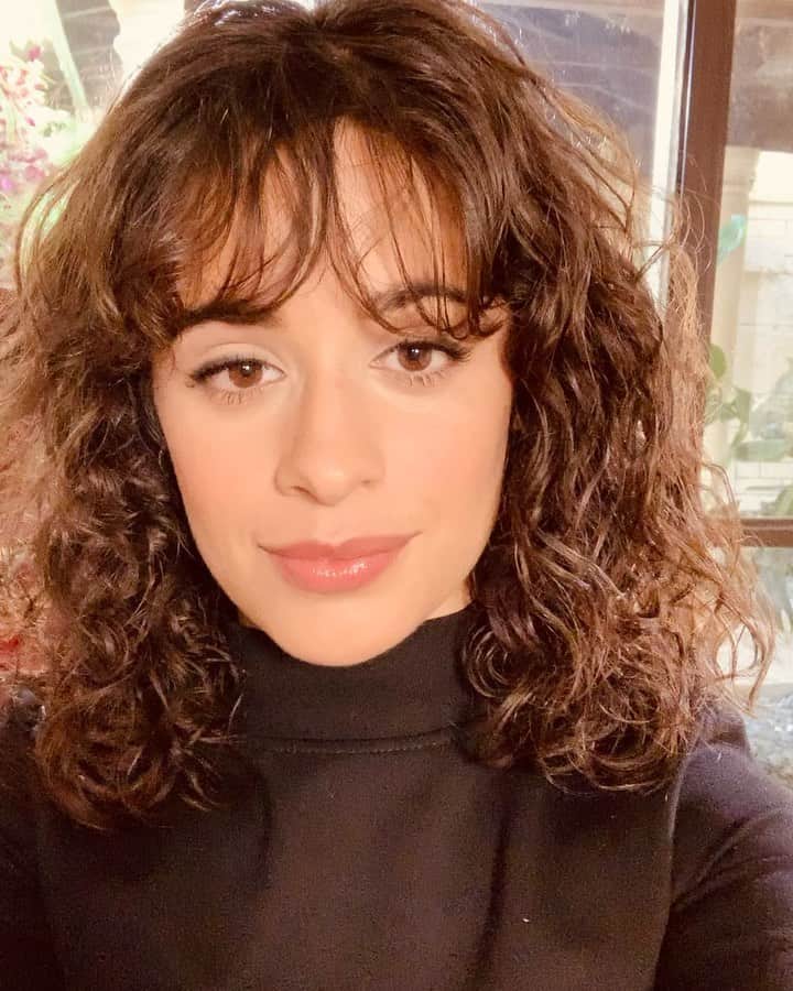 のインスタグラム：「Join me tonight for #LOrealWomenofWorth’s 15th anniversary on NBC at 8p ET as I help share the inspiring stories of @lorealparis Women of Worth. These ladies are making a beautiful difference in the world and I can't wait for you to meet them!! Afterwards head over to WomenofWorth.com to cast your vote to help name this year's National Honoree (who will receive an additional $25k for her cause) ❤️ Voting closes November 27 #LOrealParisPartner」